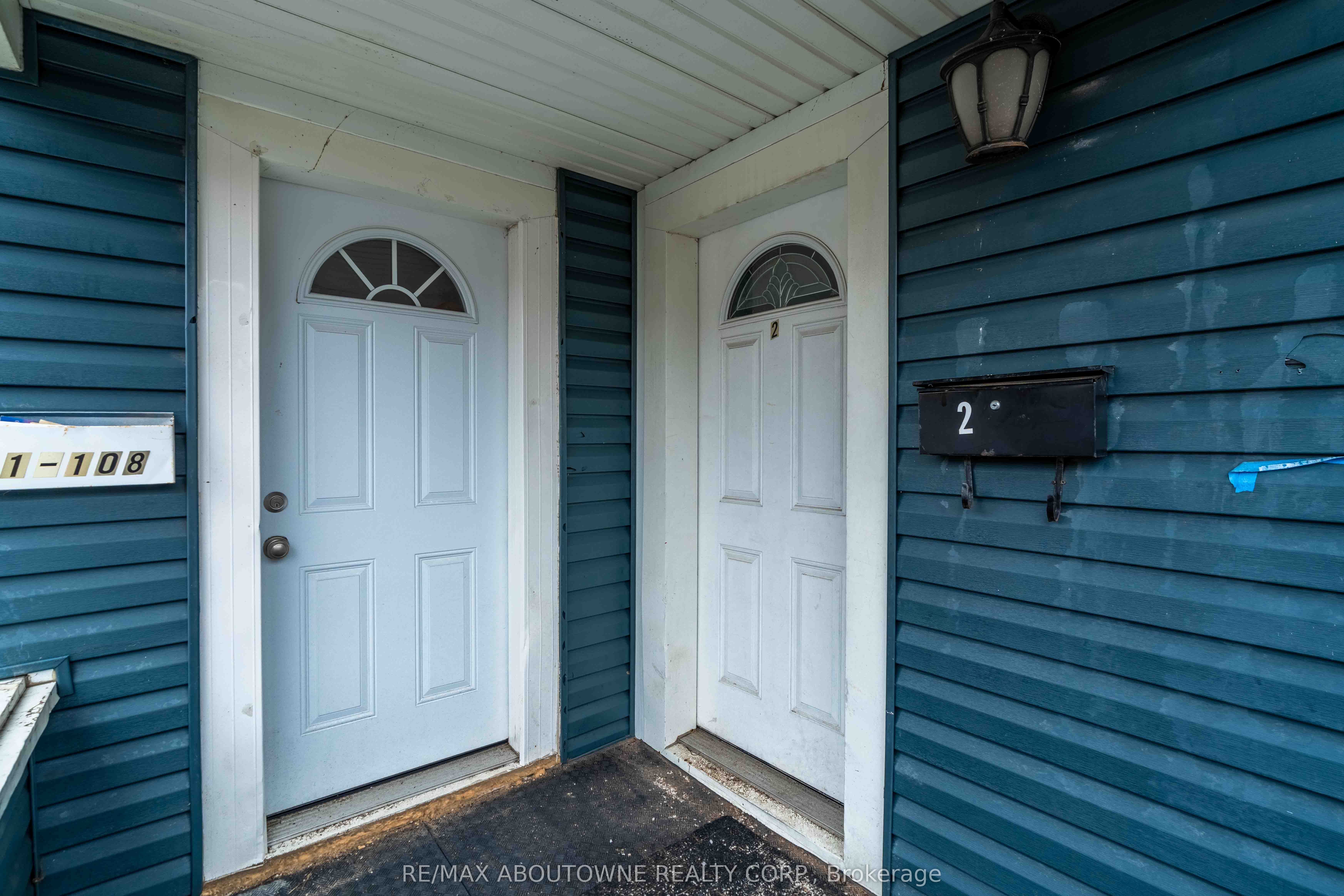 108 Queenston Street Property Photo 2