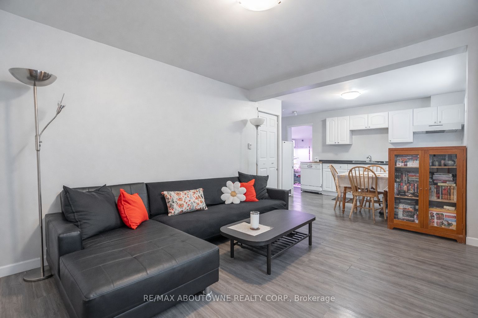108 Queenston Street Property Photo 3