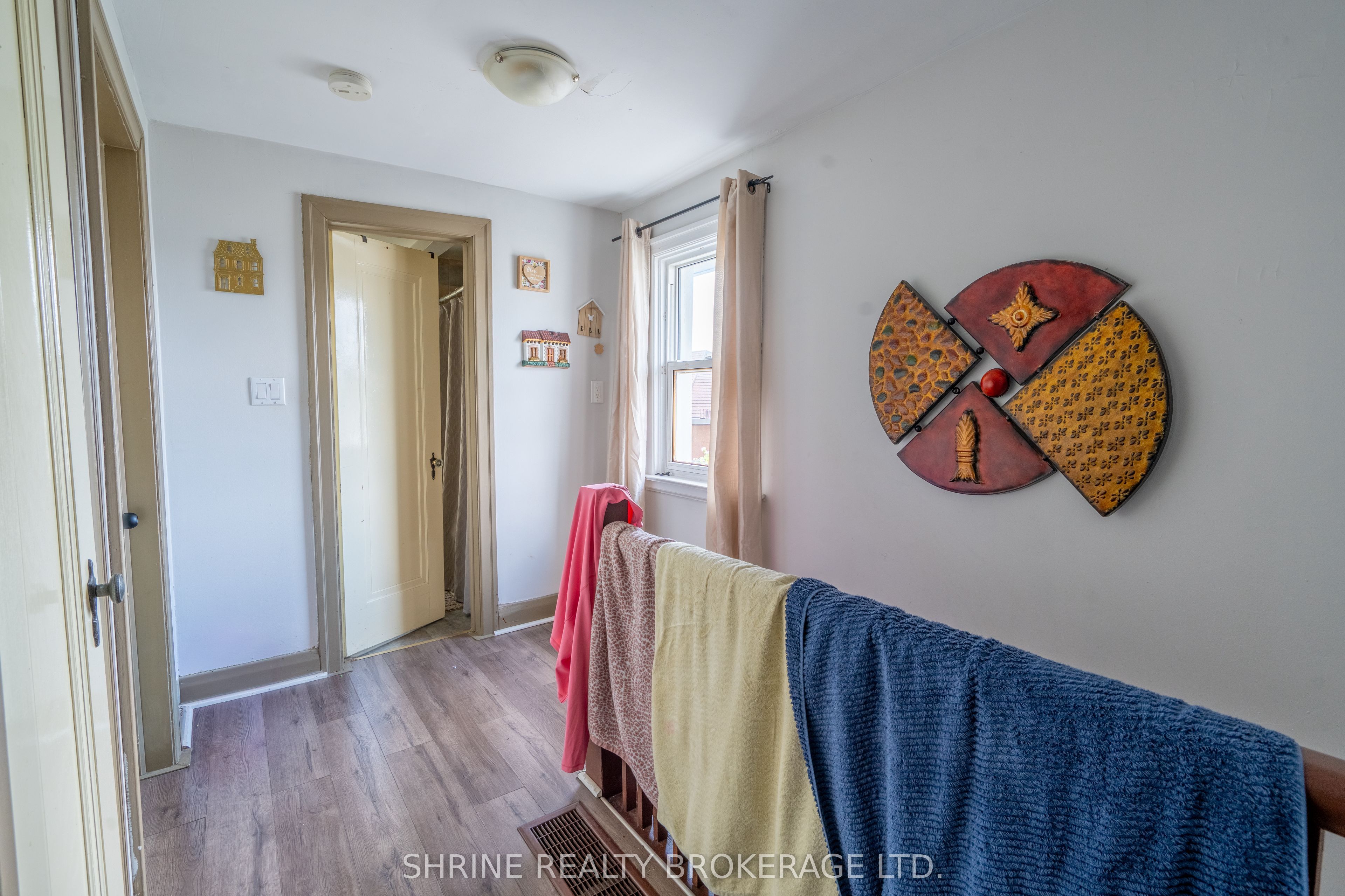1487 Dundas Street Property Photo 29