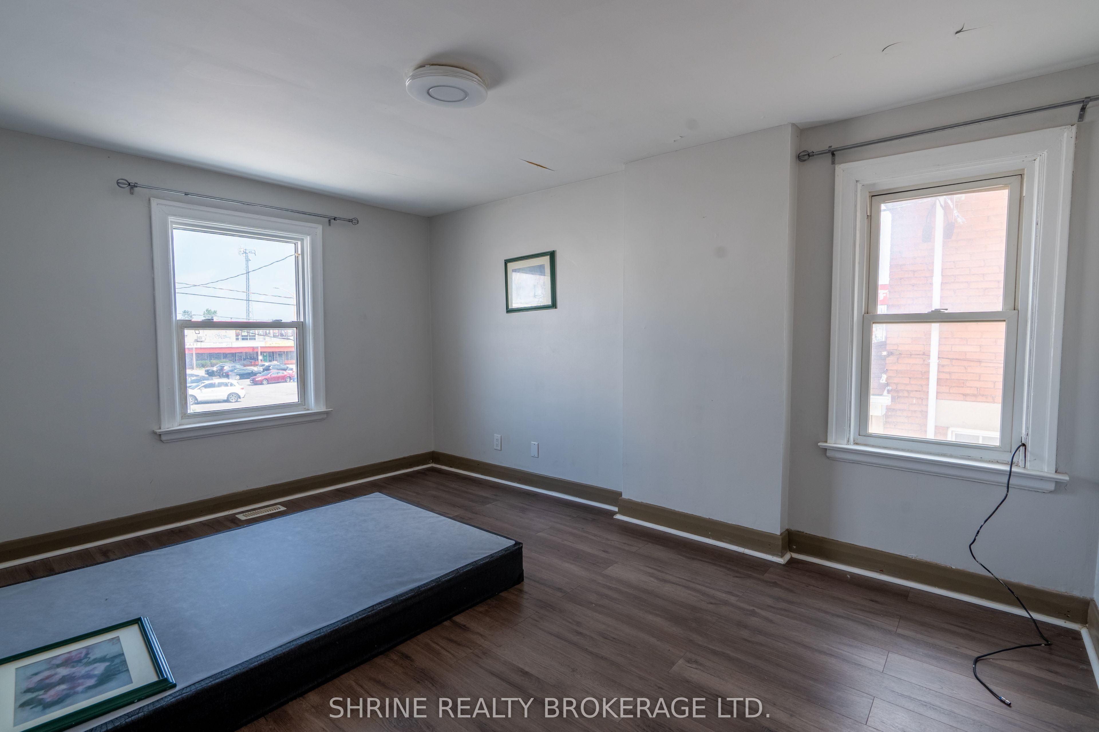 1487 Dundas Street Property Photo 31