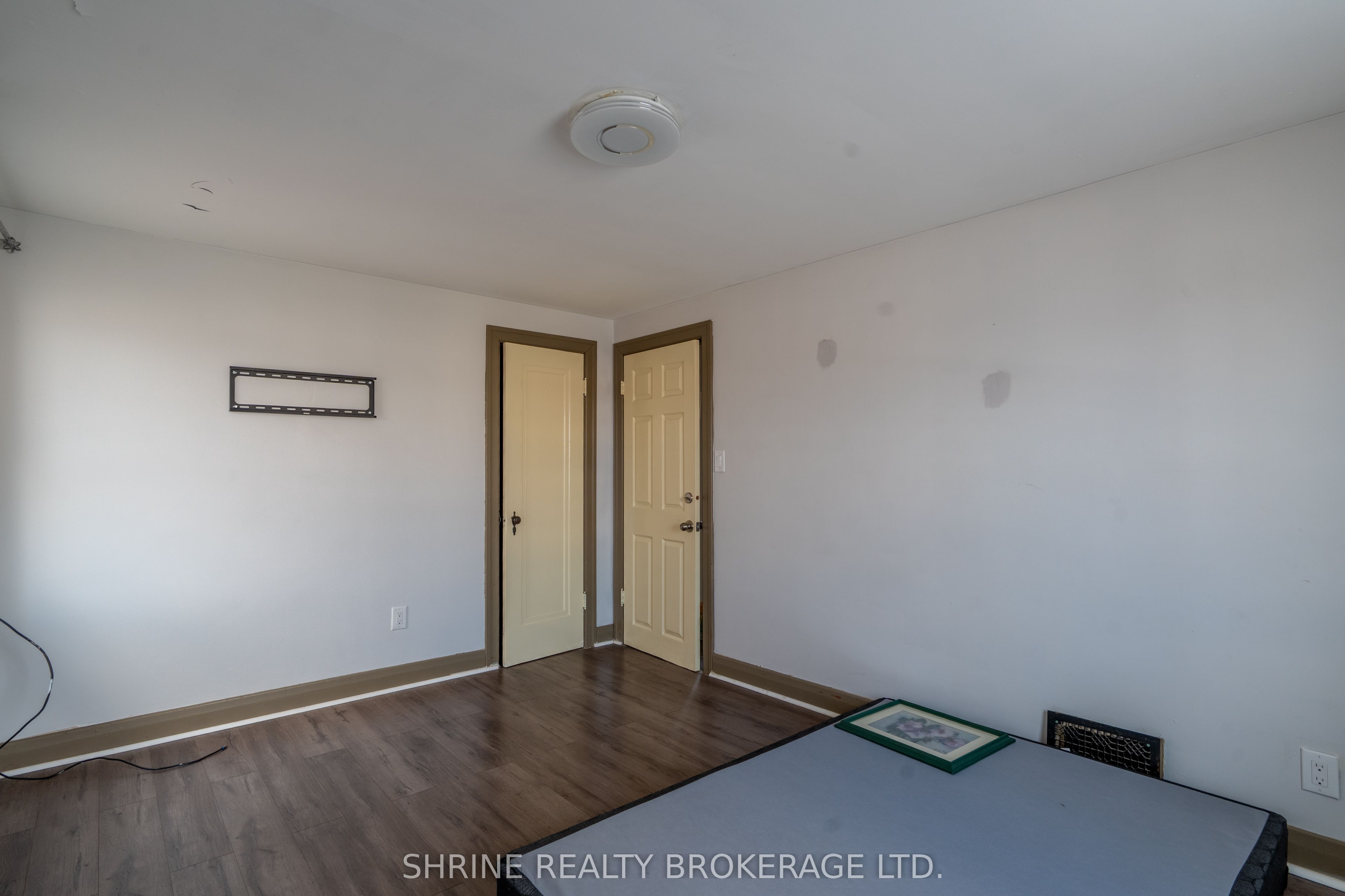 1487 Dundas Street Property Photo 32