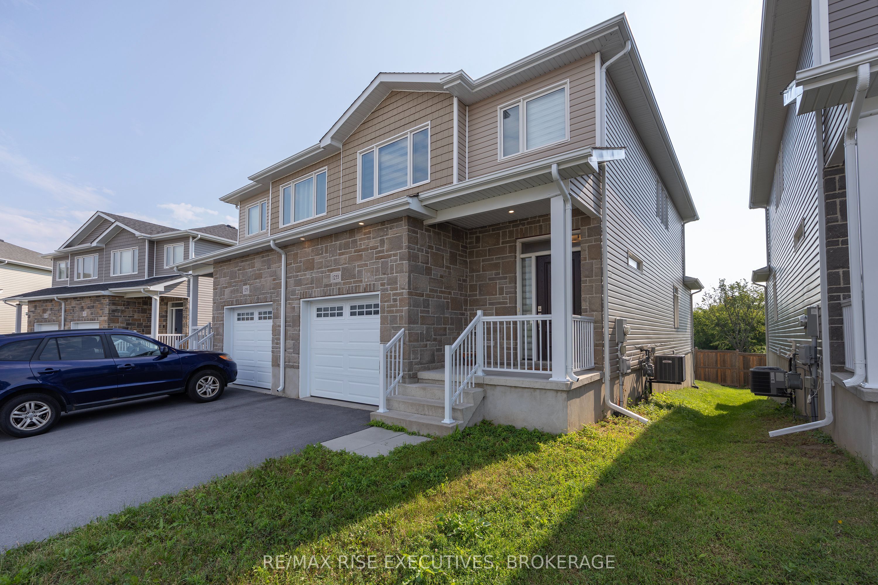 1233 Max Crescent Property Photo 2