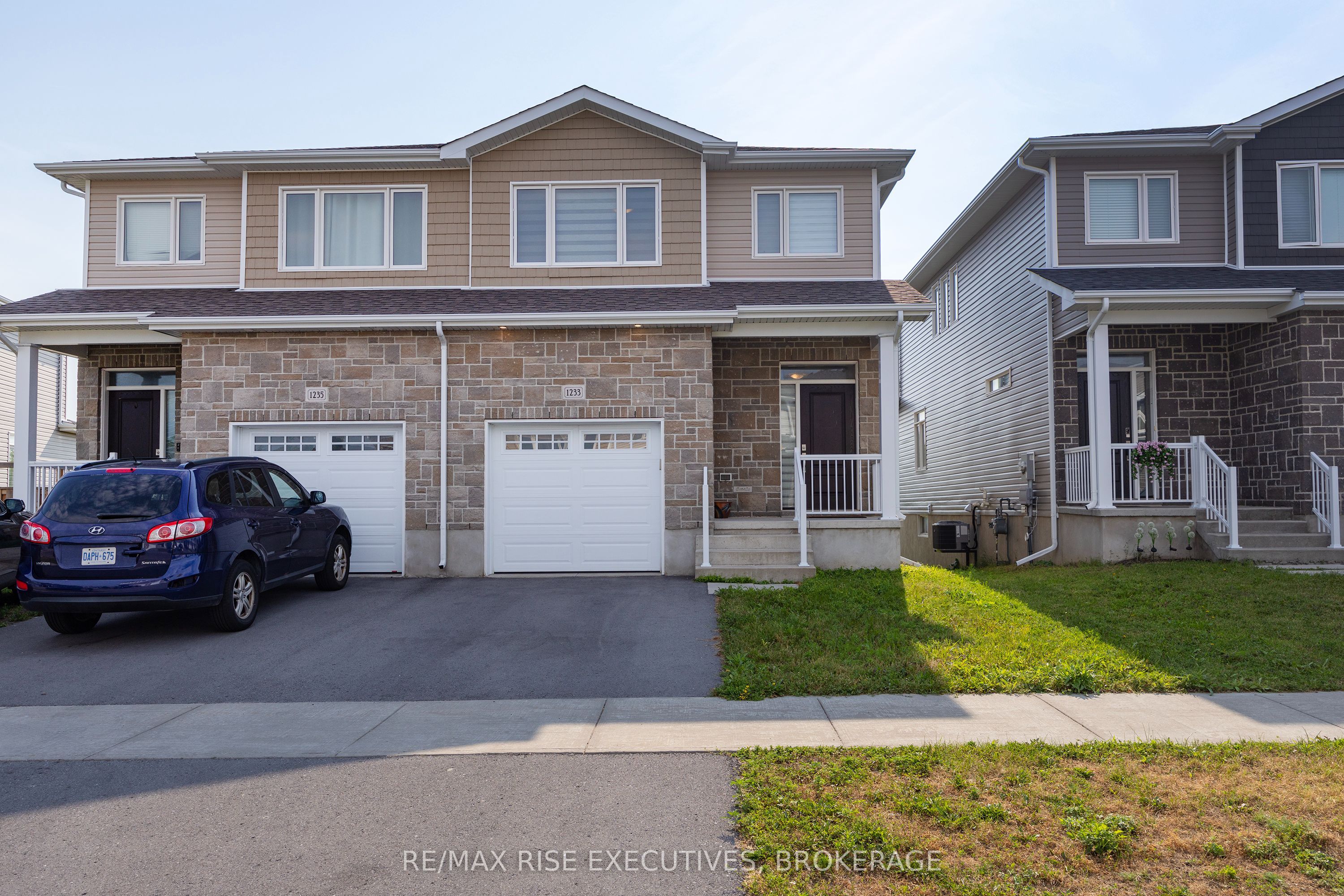 1233 Max Crescent Property Photo 3