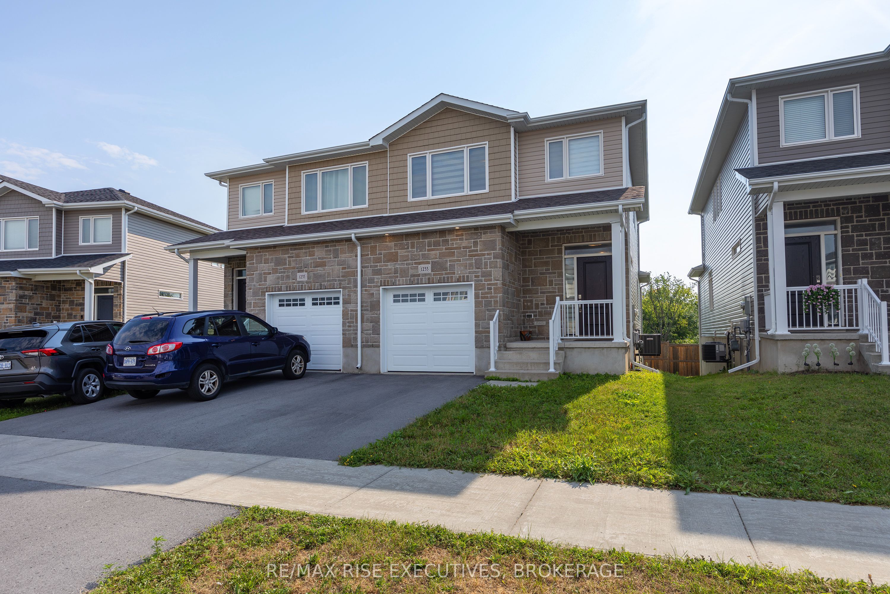 1233 Max Crescent Property Photo 4
