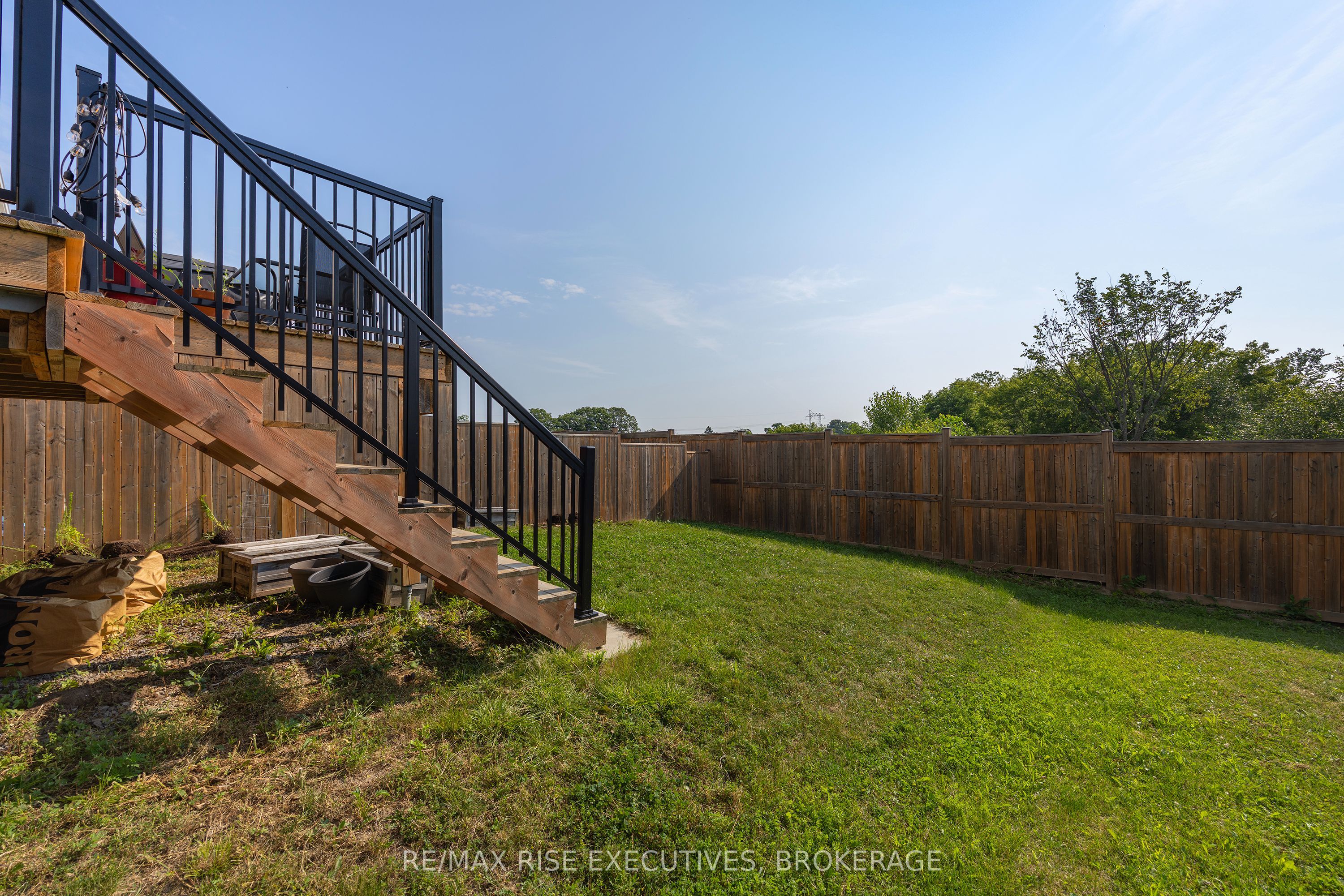 1233 Max Crescent Property Photo 6