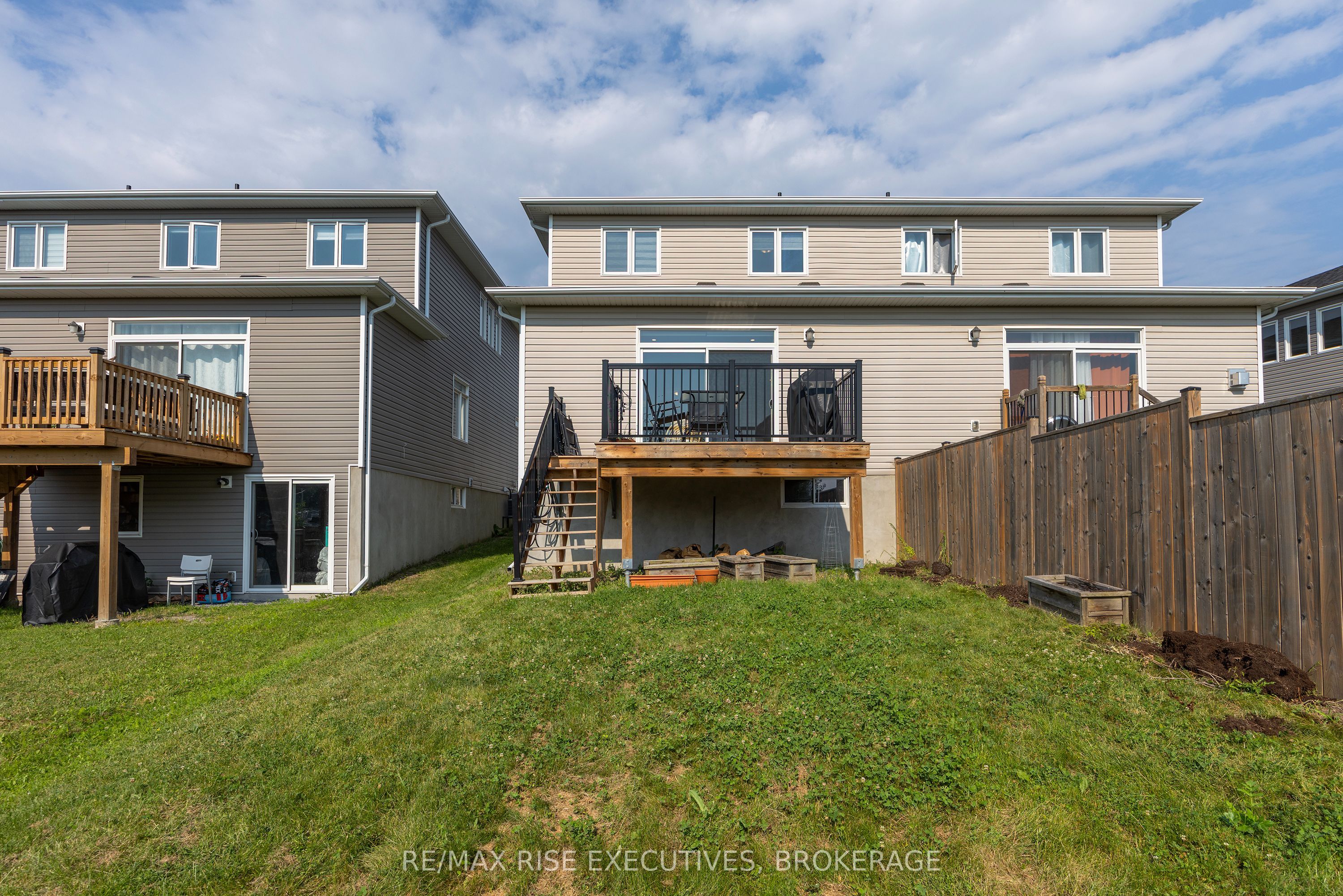1233 Max Crescent Property Photo 8