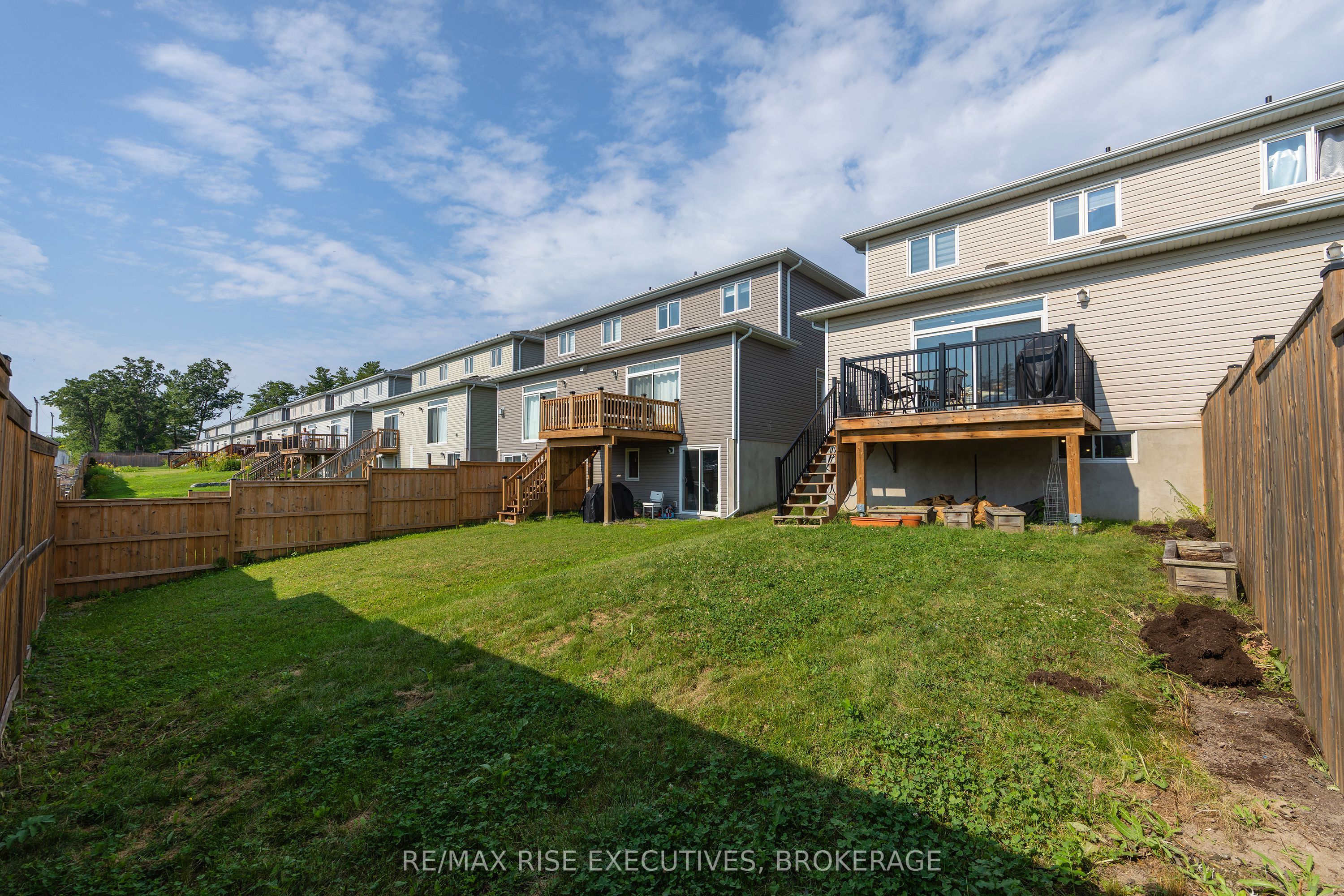 1233 Max Crescent Property Photo 9