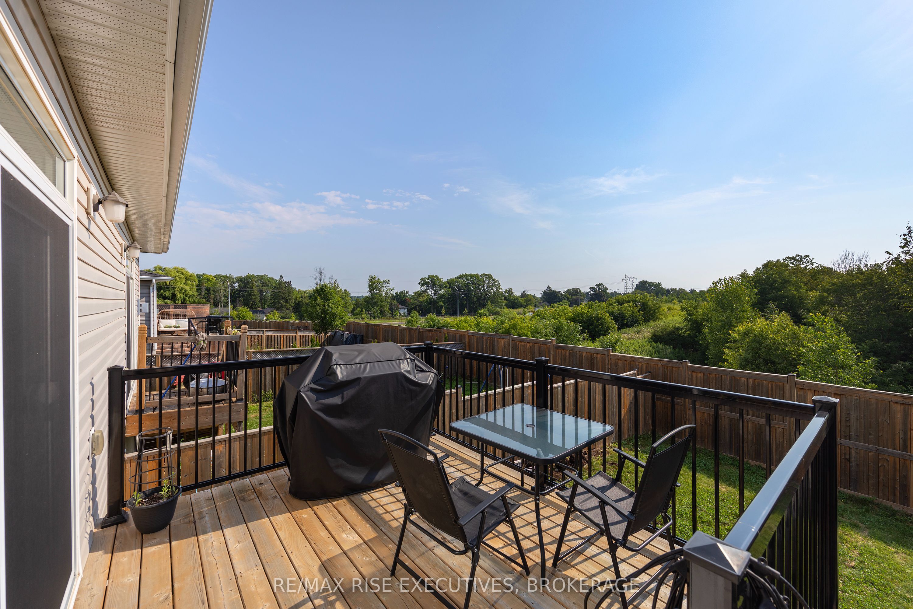 1233 Max Crescent Property Photo 10