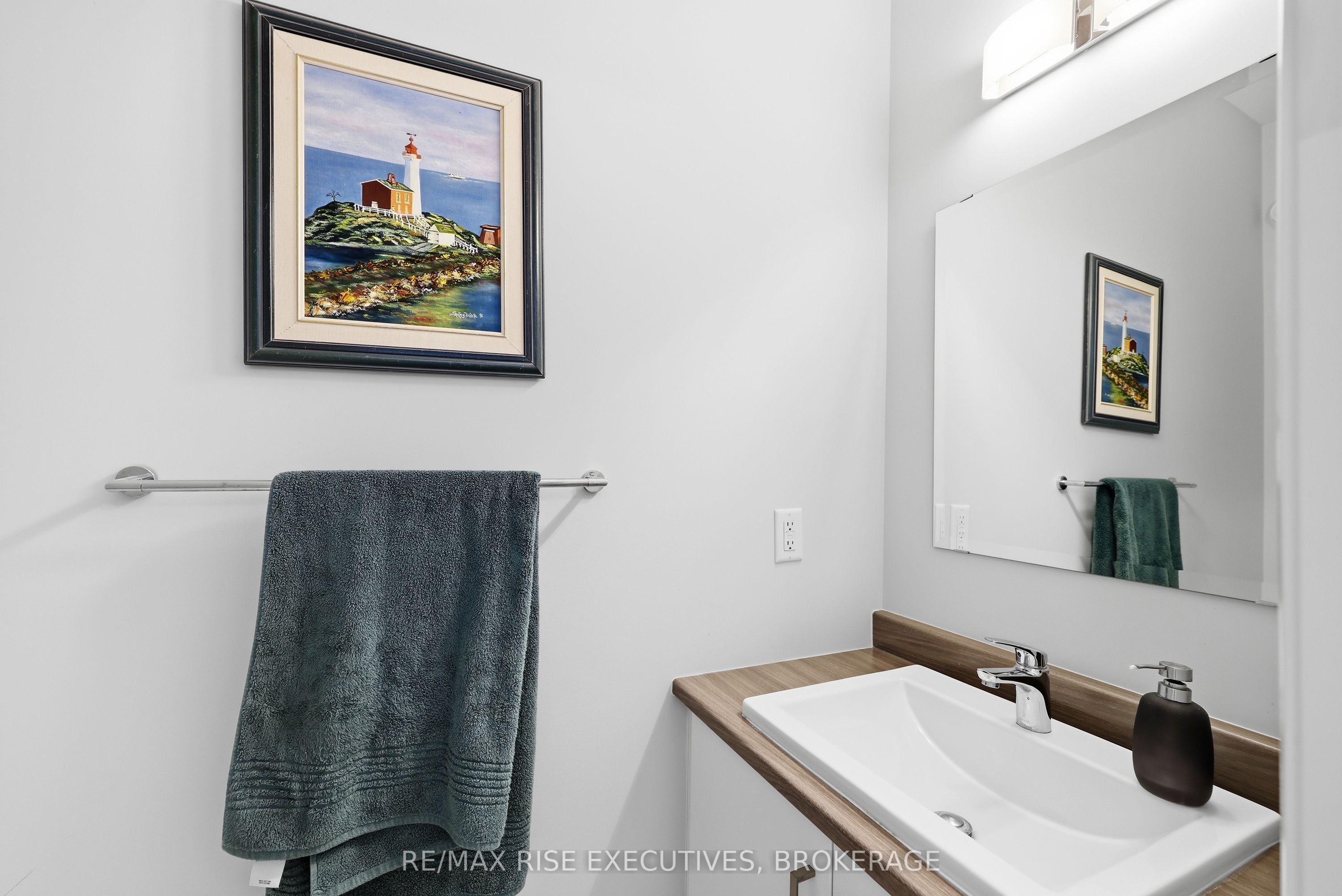 1233 Max Crescent Property Photo 15