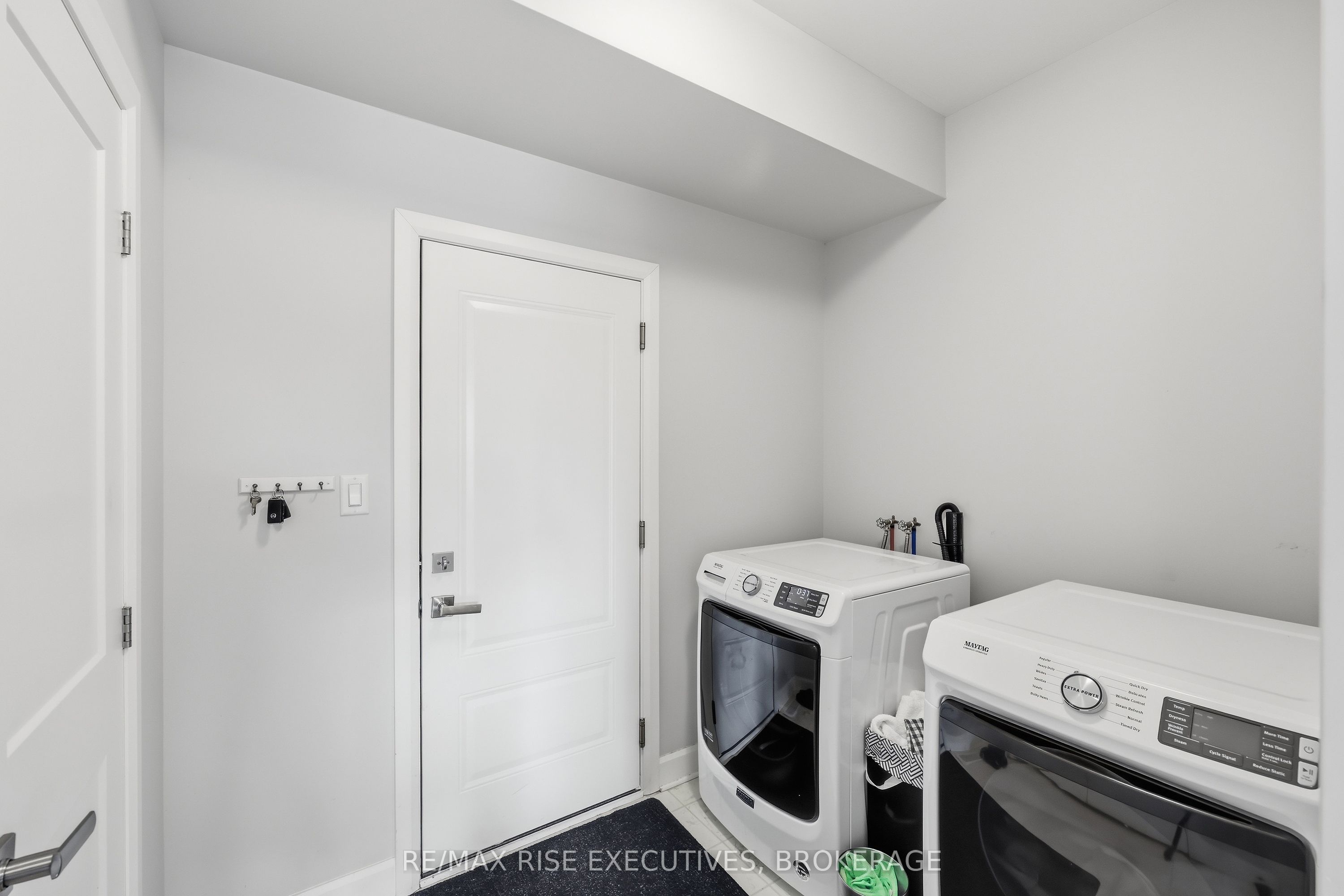 1233 Max Crescent Property Photo 22