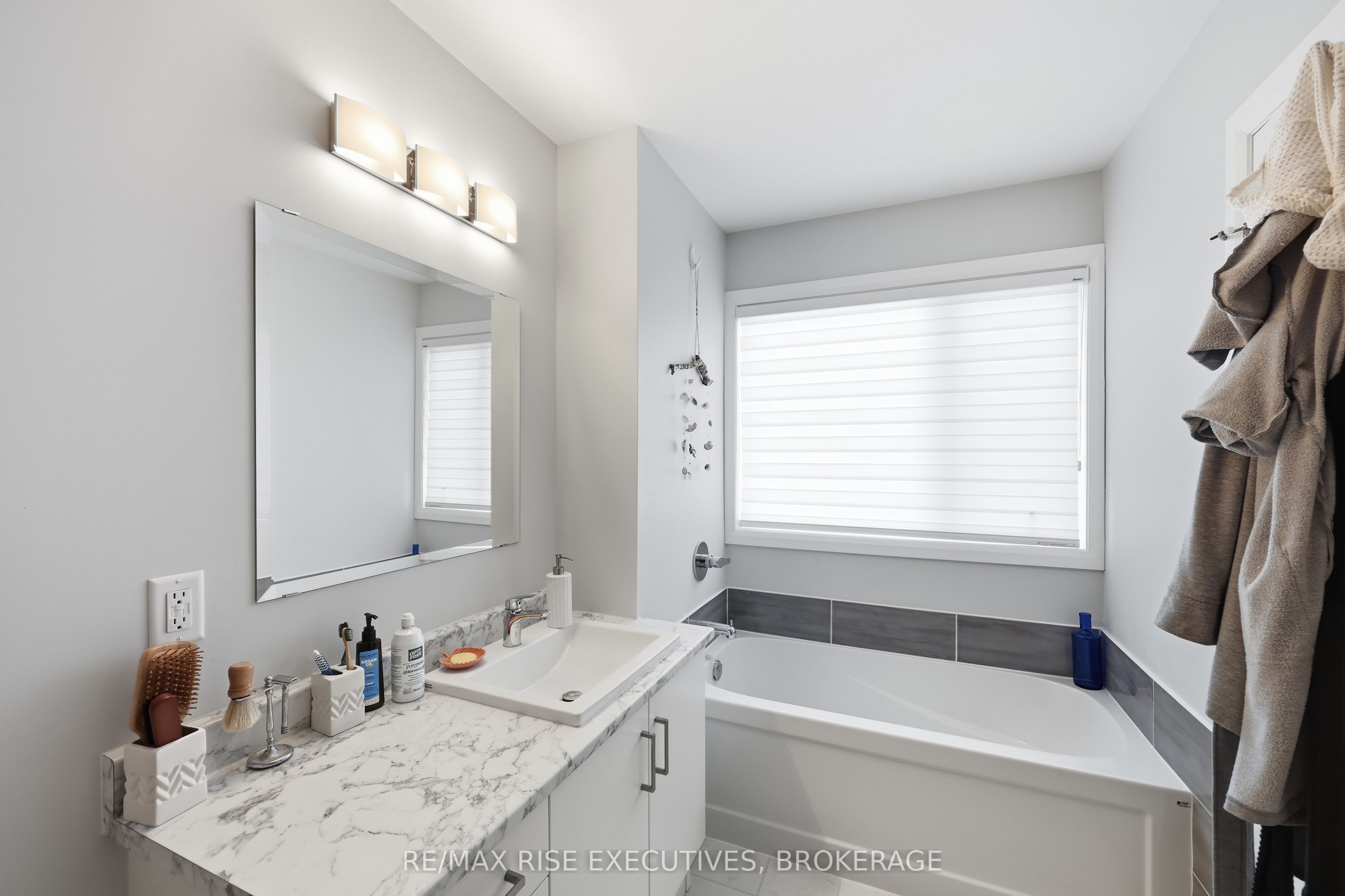 1233 Max Crescent Property Photo 33
