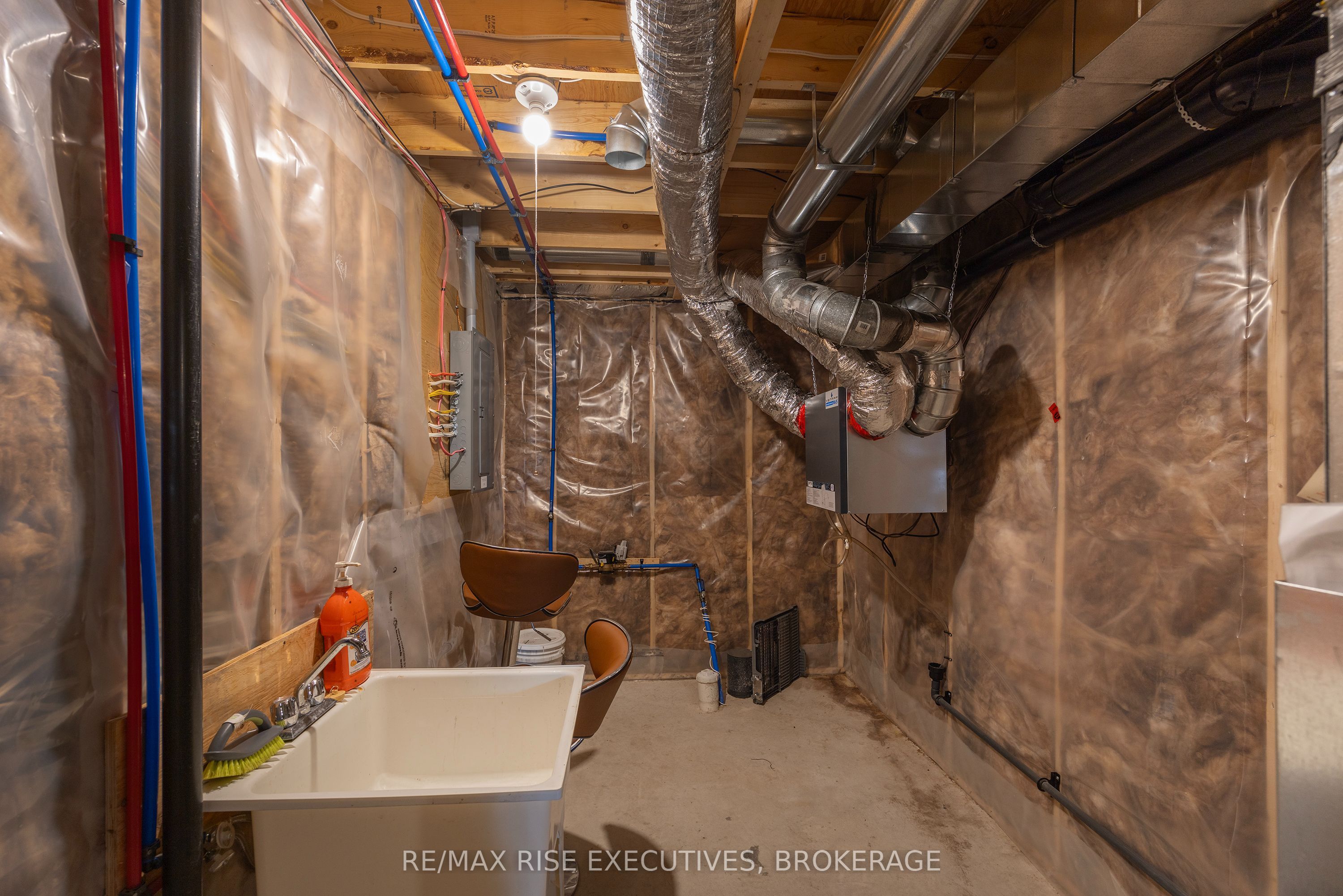 1233 Max Crescent Property Photo 44