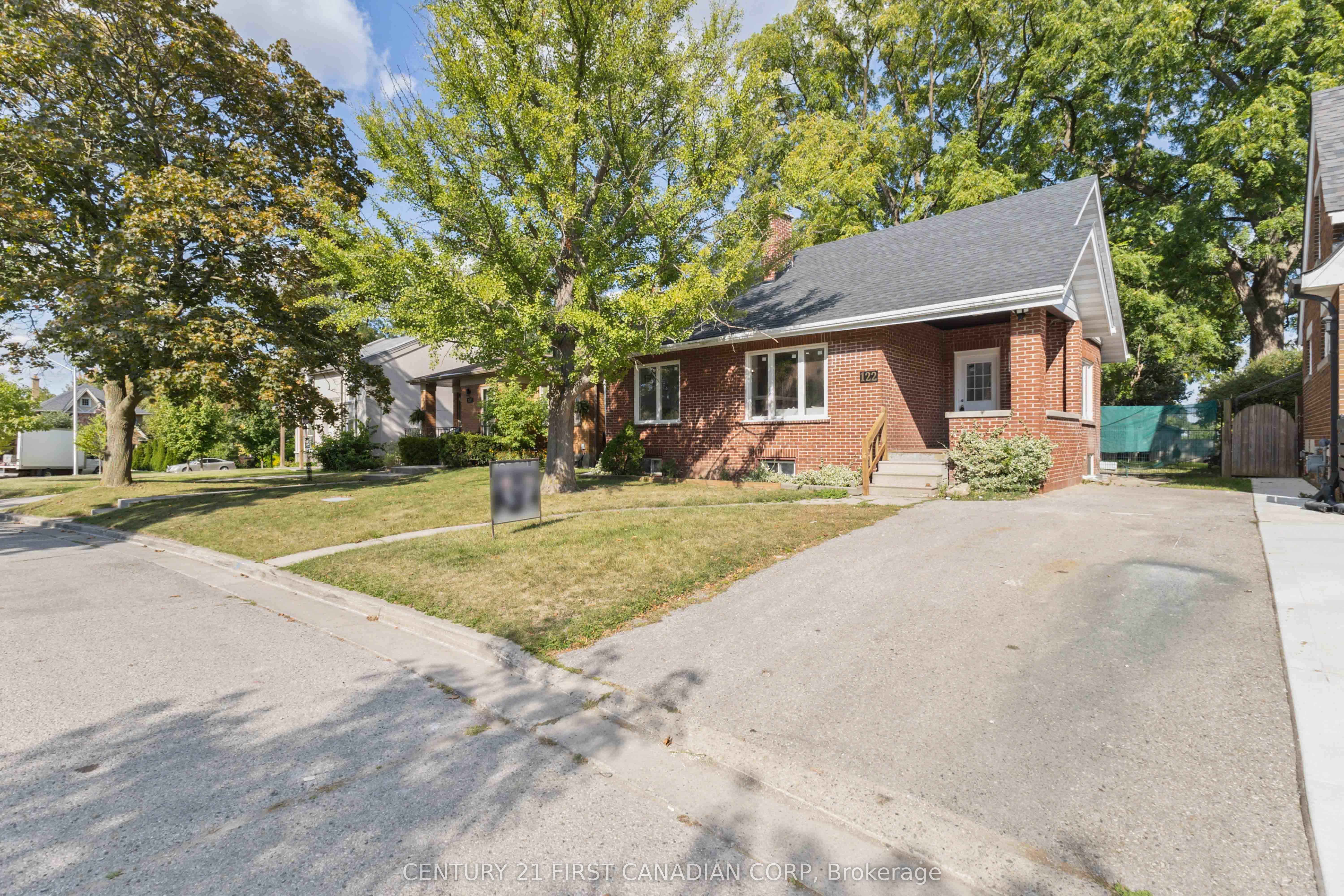 122 Windsor Crescent Property Photo 1