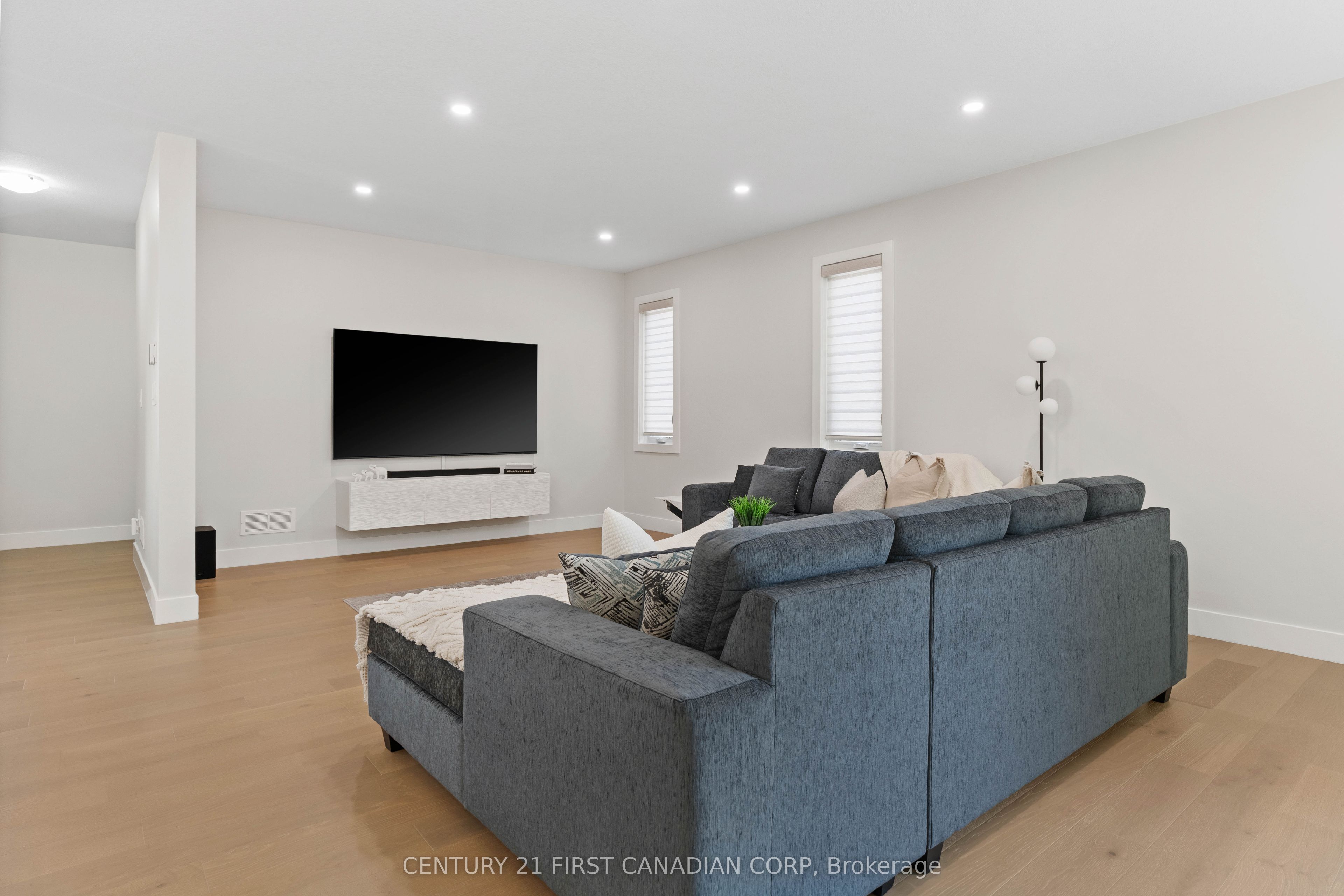 8-7966 Fallon Drive Property Photo 18