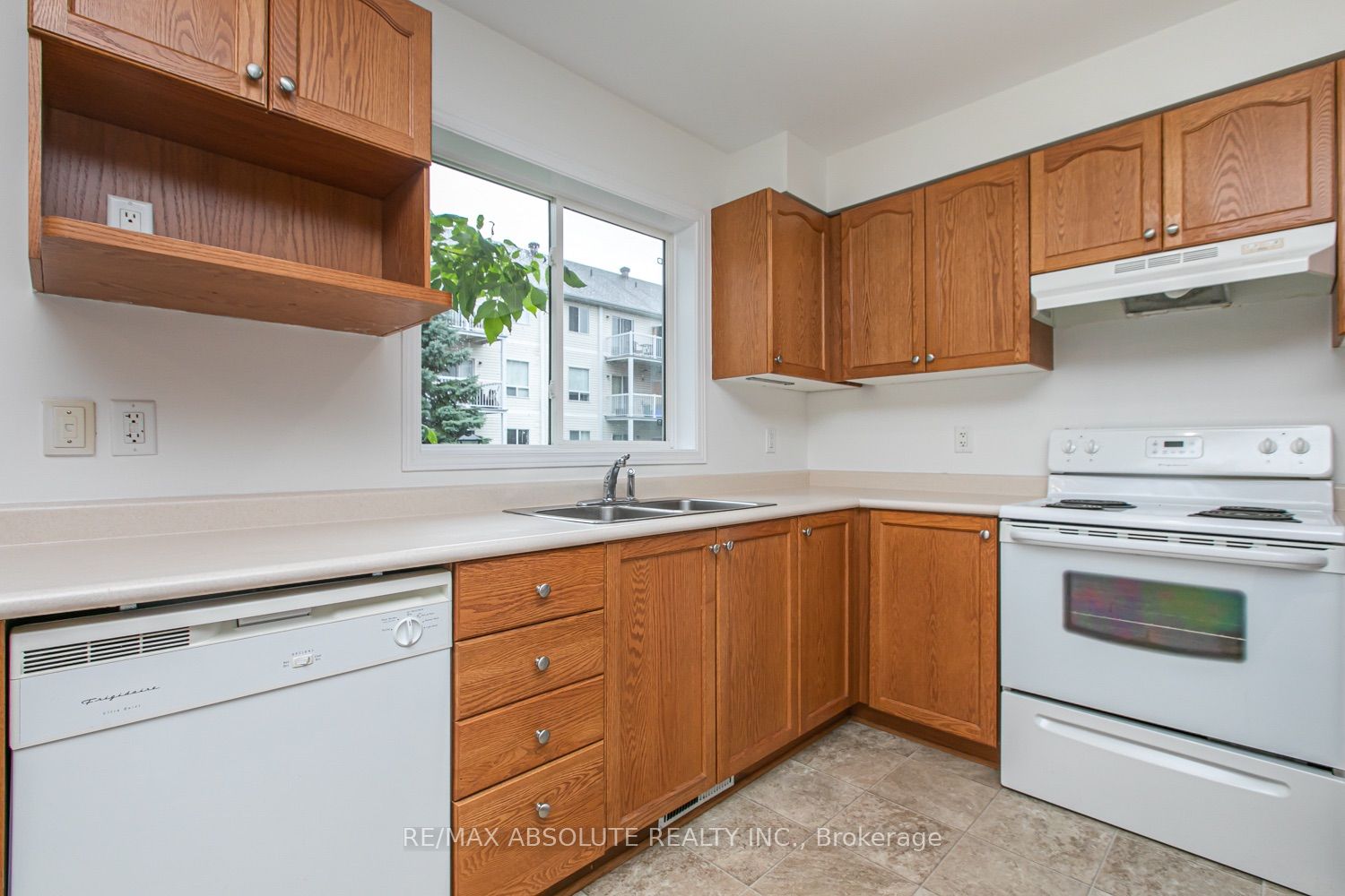 246 Gershwin Private 38 Property Photo 8