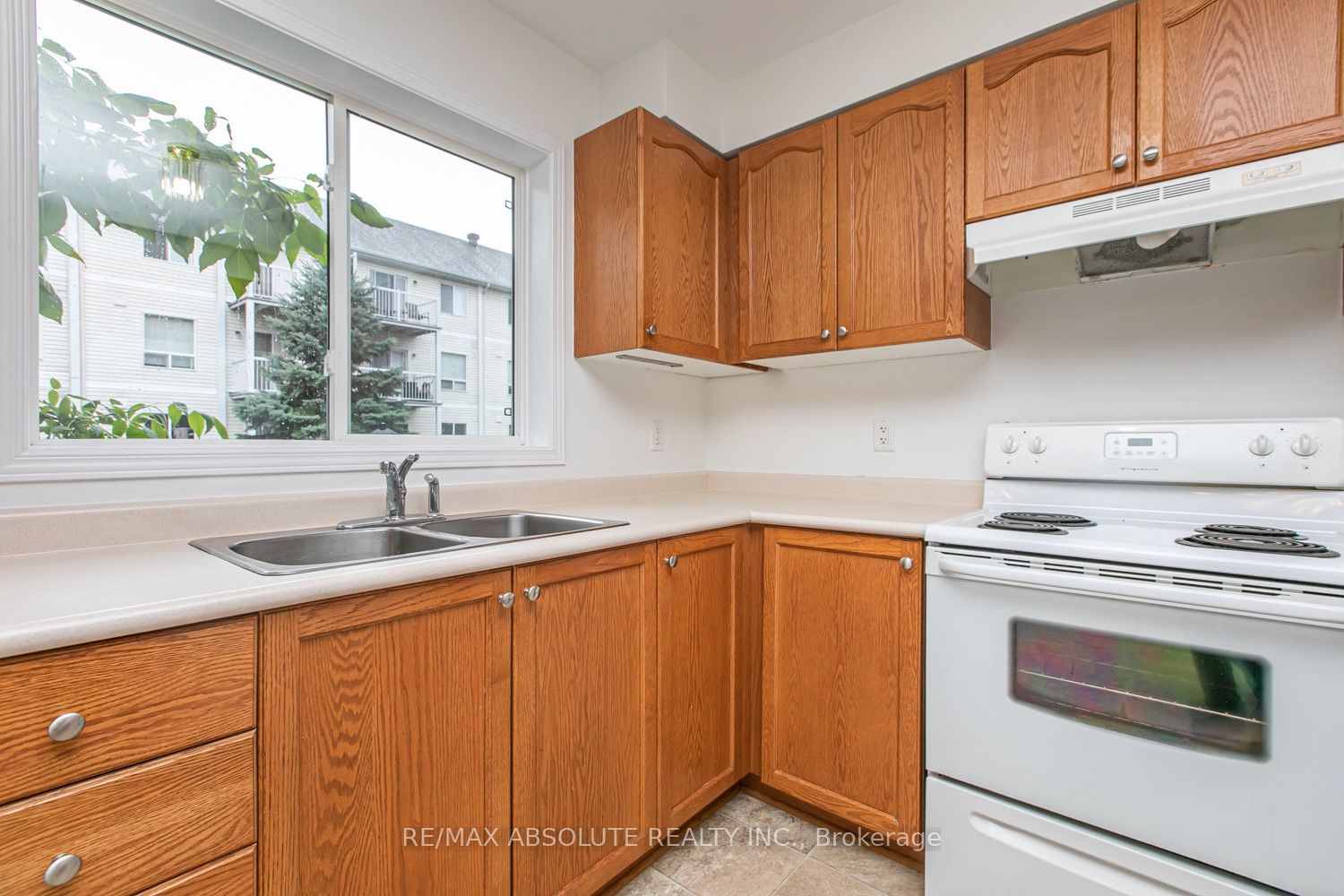 246 Gershwin Private 38 Property Photo 9