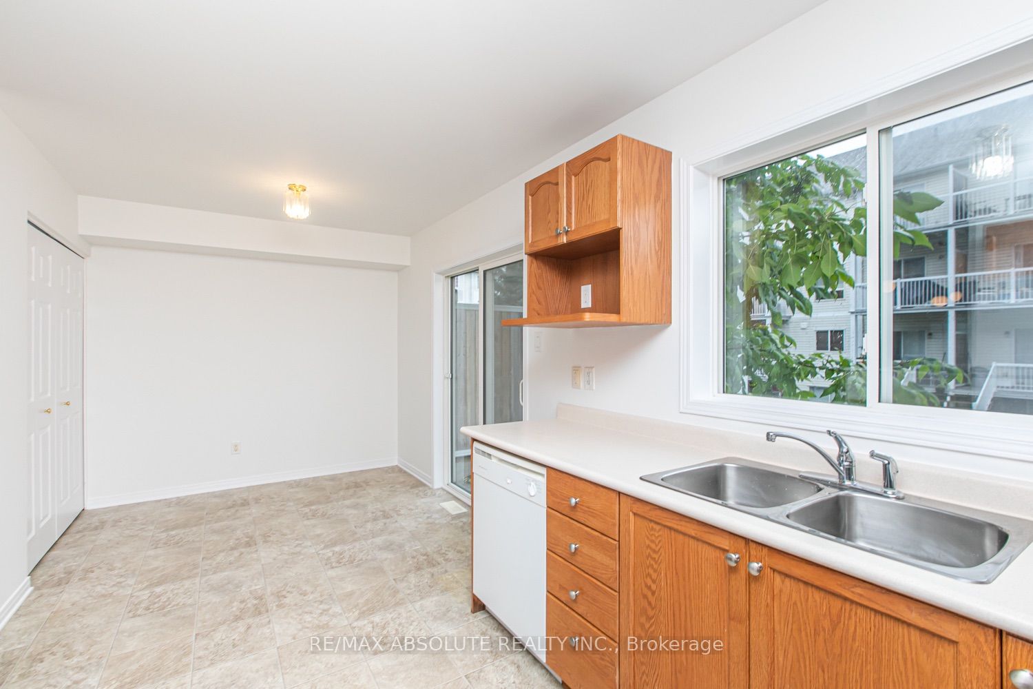 246 Gershwin Private 38 Property Photo 12