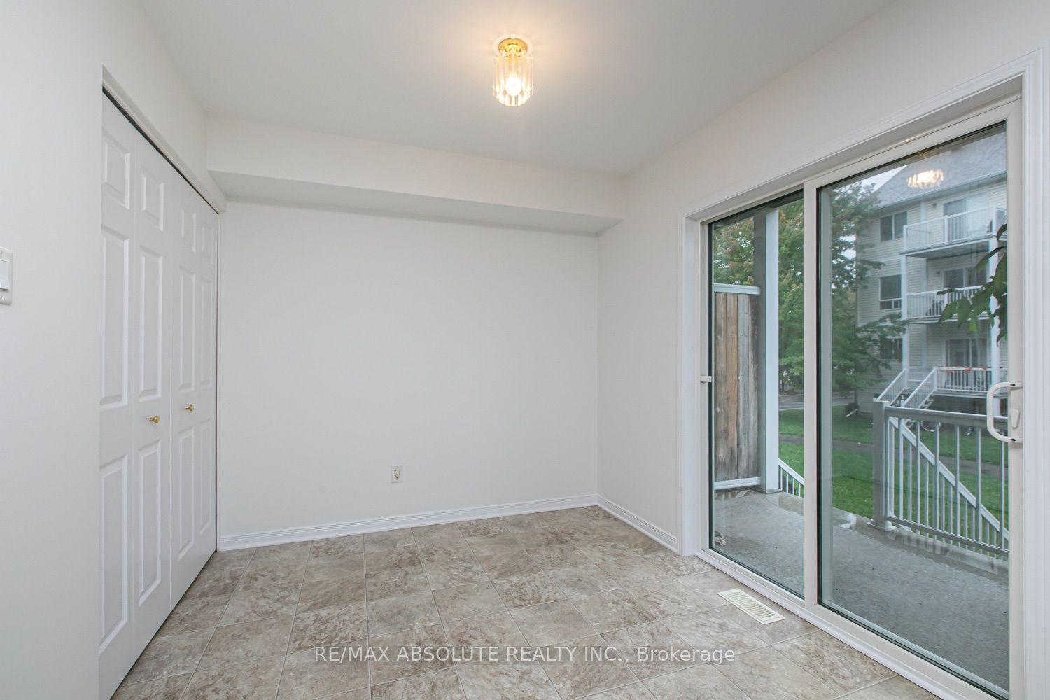 246 Gershwin Private 38 Property Photo 13