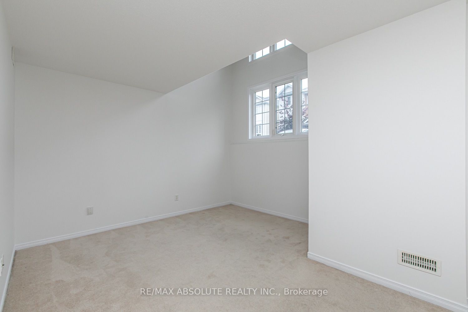 246 Gershwin Private 38 Property Photo 16