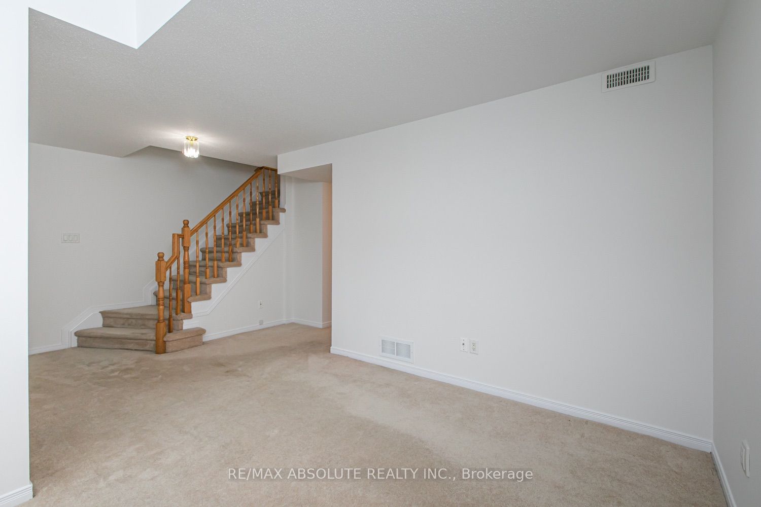 246 Gershwin Private 38 Property Photo 18