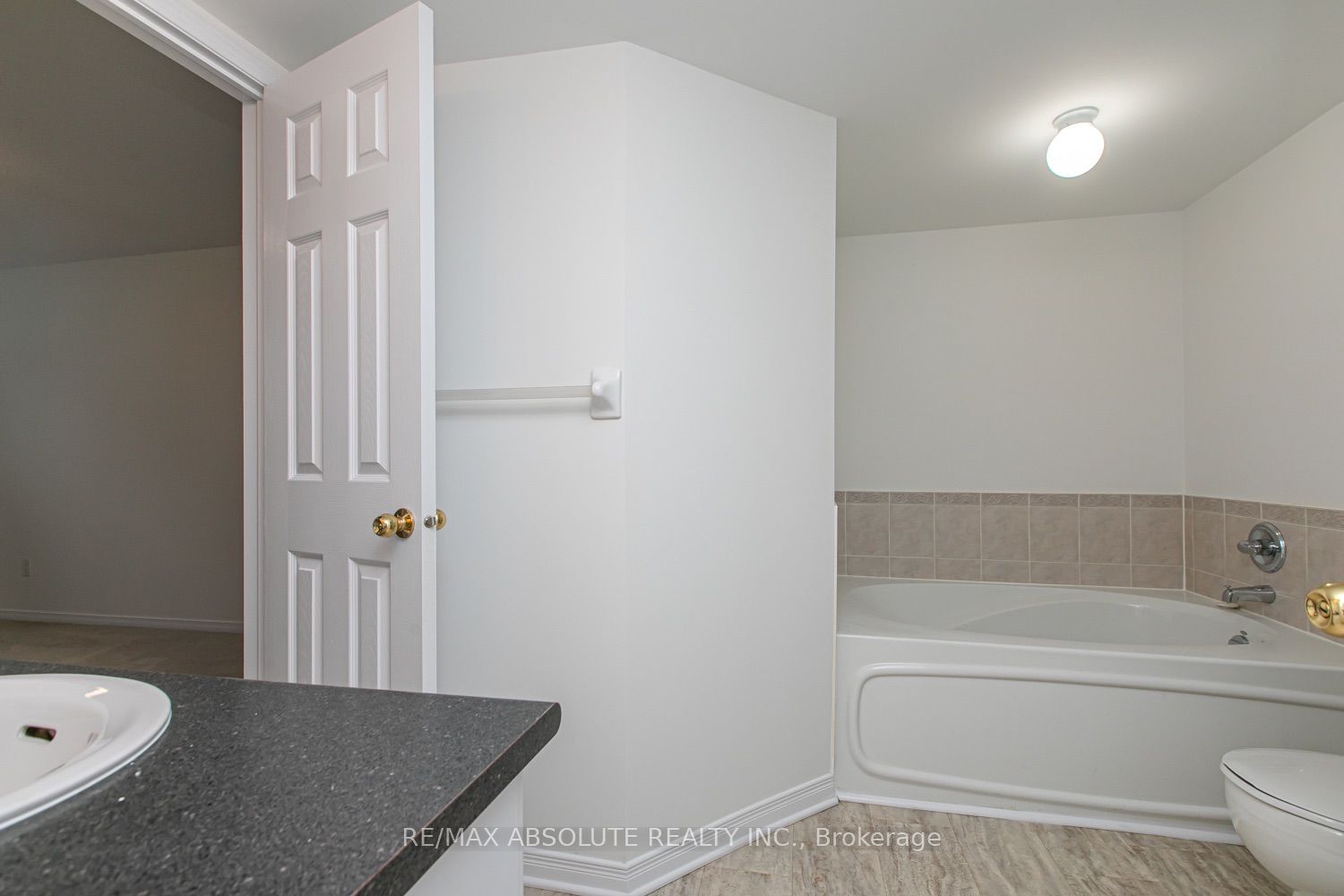 246 Gershwin Private 38 Property Photo 22