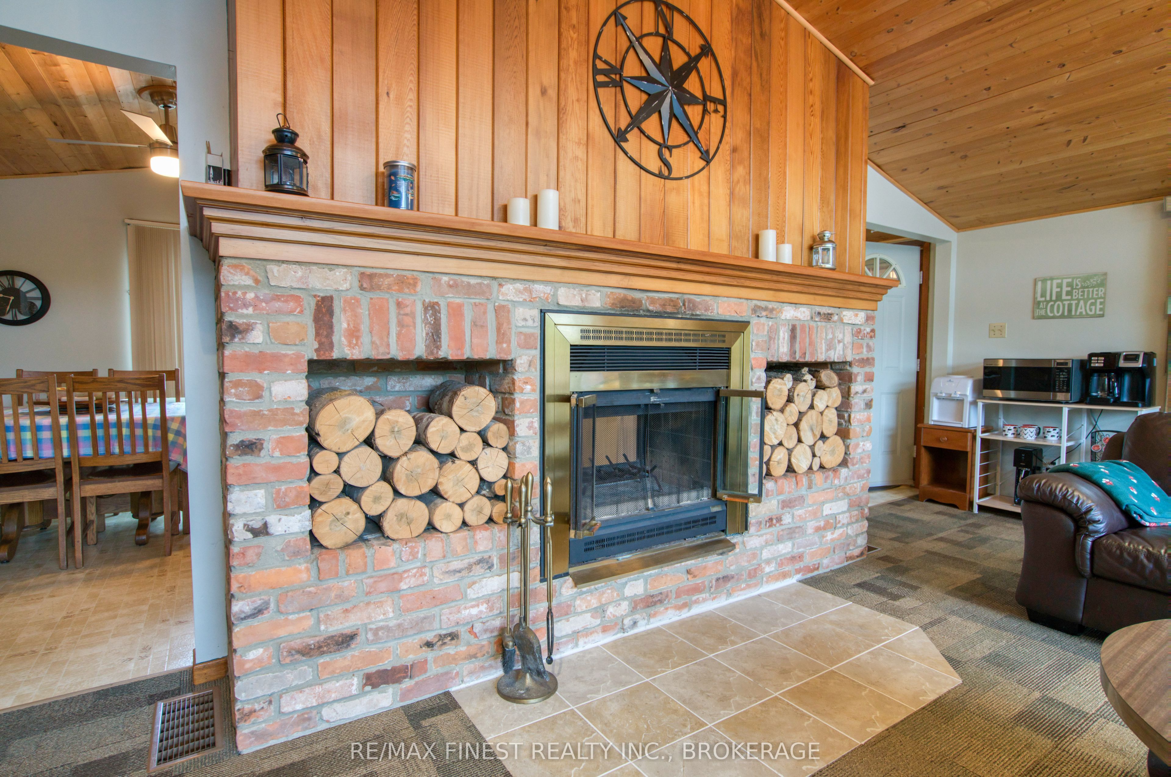 1046 Turner Way Property Photo 8