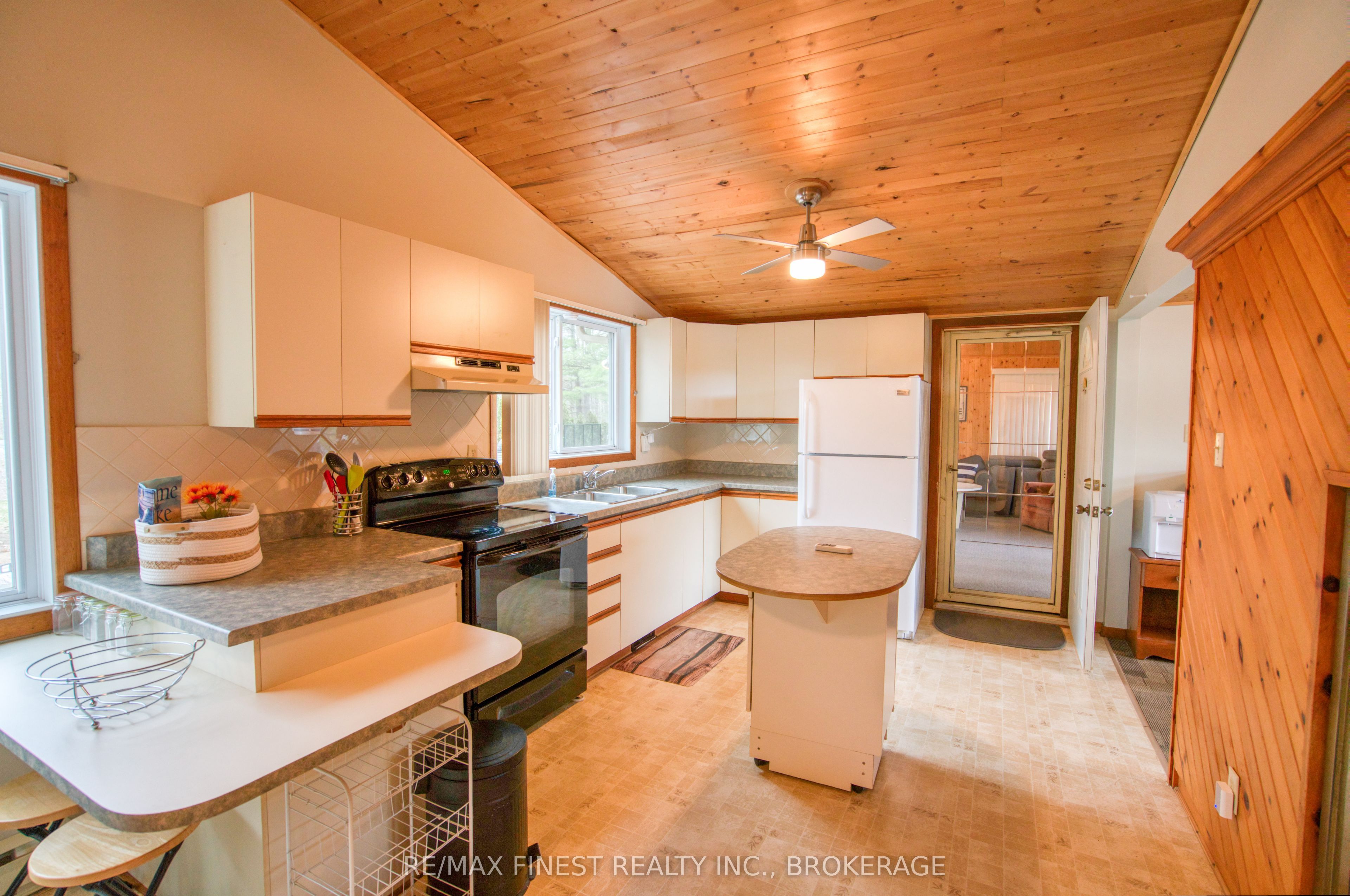 1046 Turner Way Property Photo 12