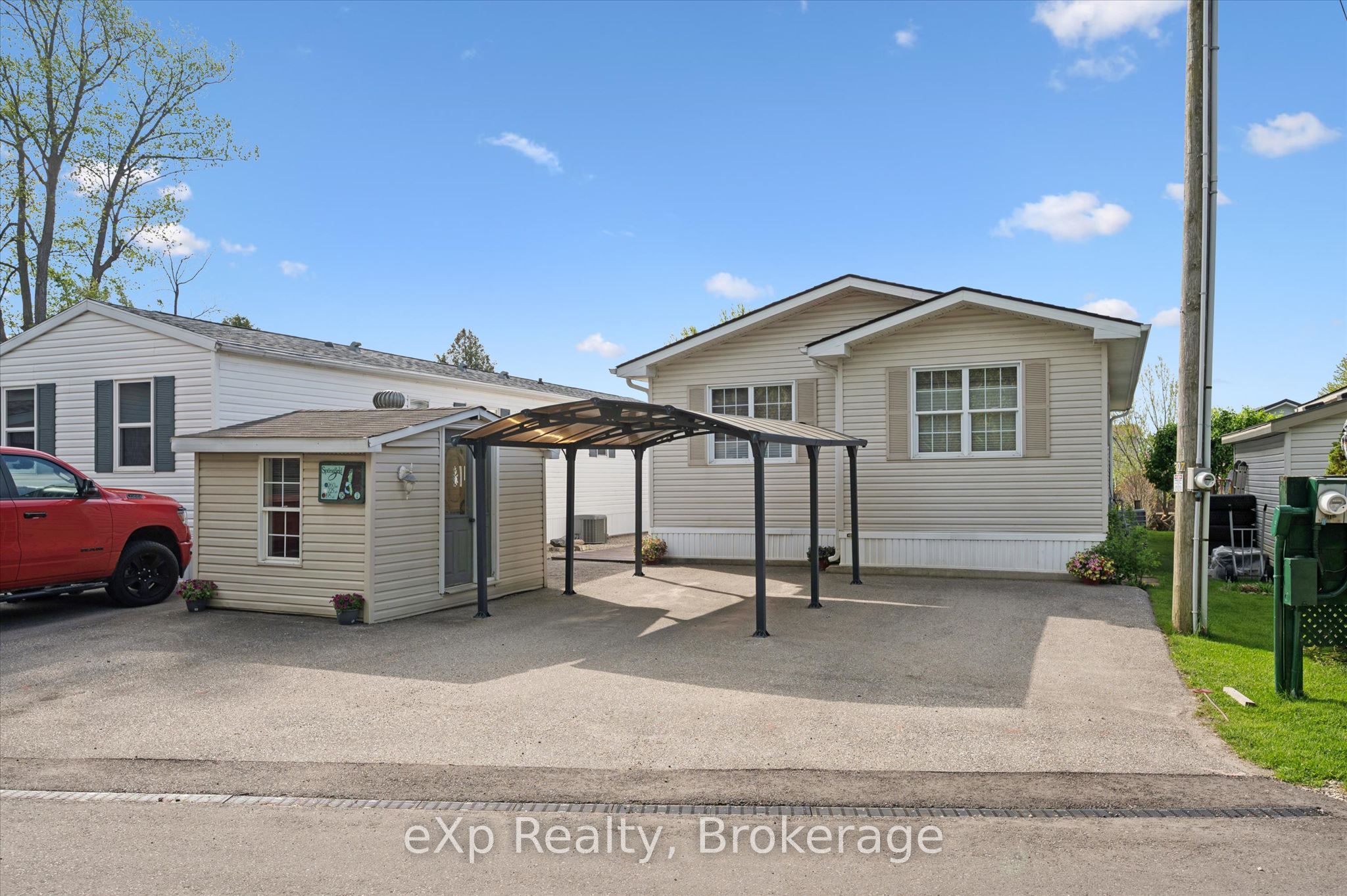 18 Jasper Heights Private Property Photo 4
