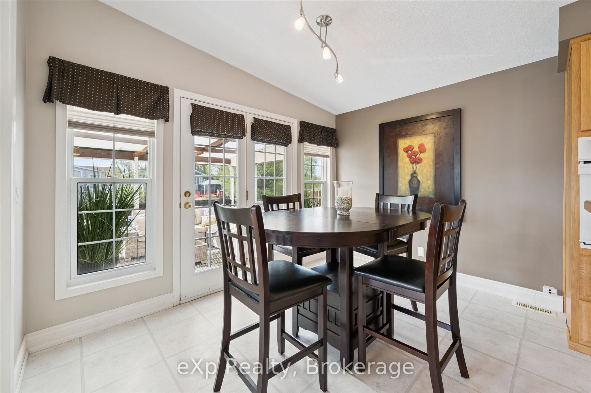 18 Jasper Heights Private Property Photo 15