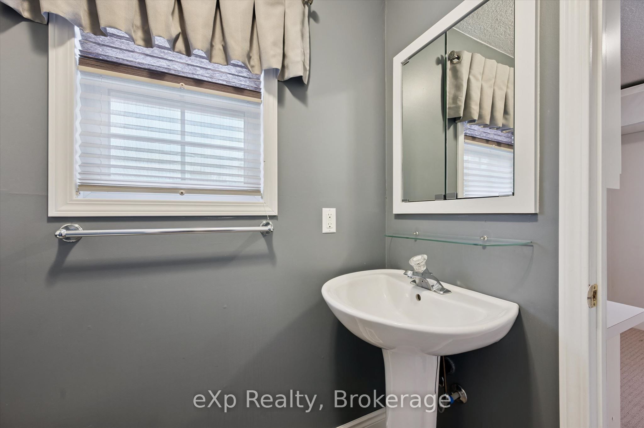 18 Jasper Heights Private Property Photo 21