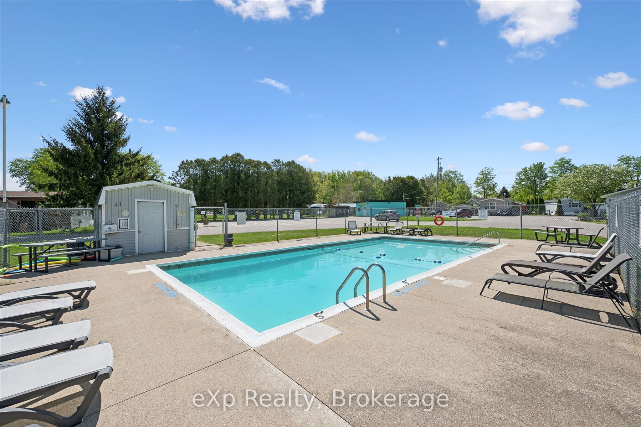 18 Jasper Heights Private Property Photo 39
