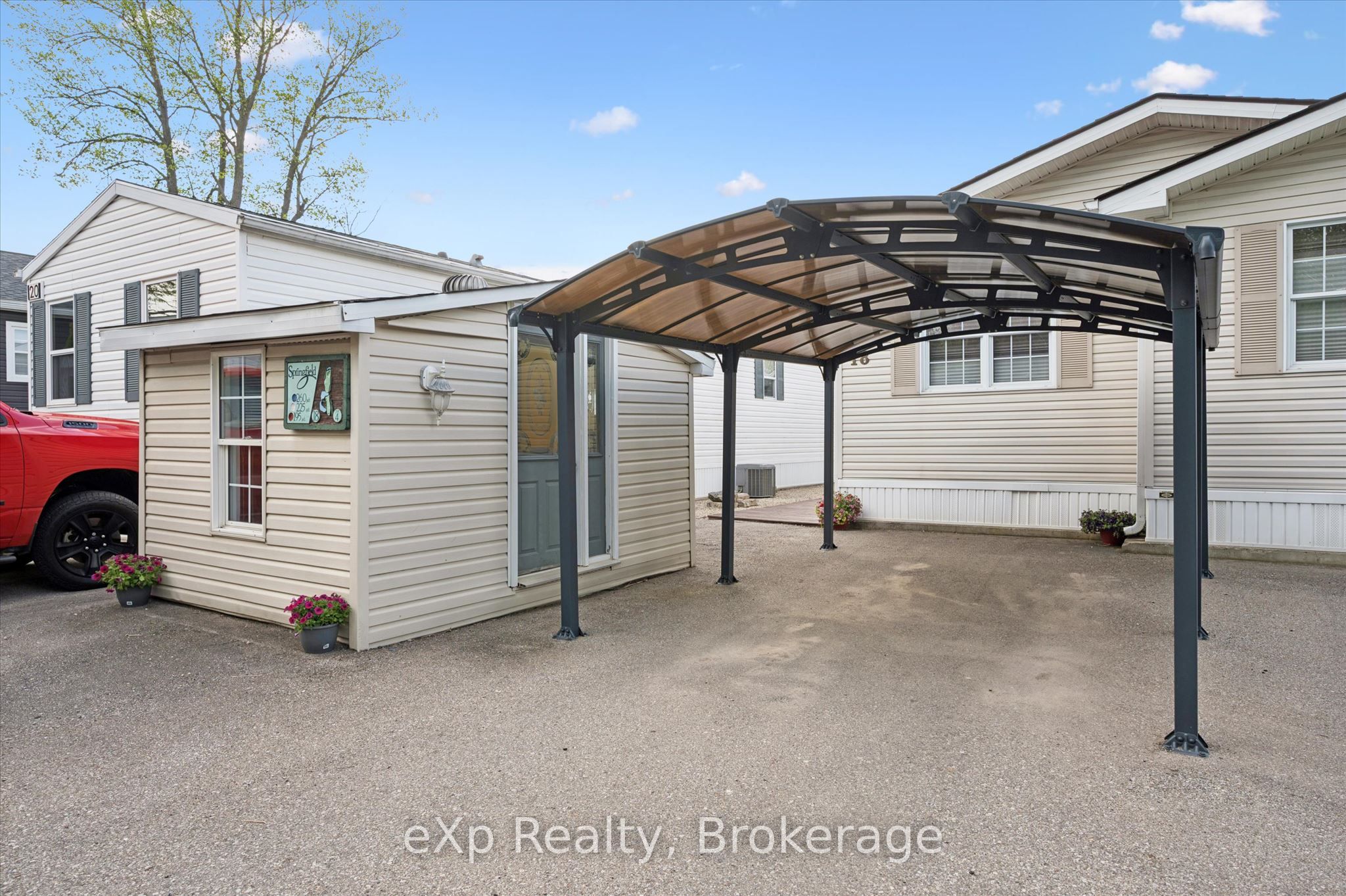 18 Jasper Heights Private Property Photo 43