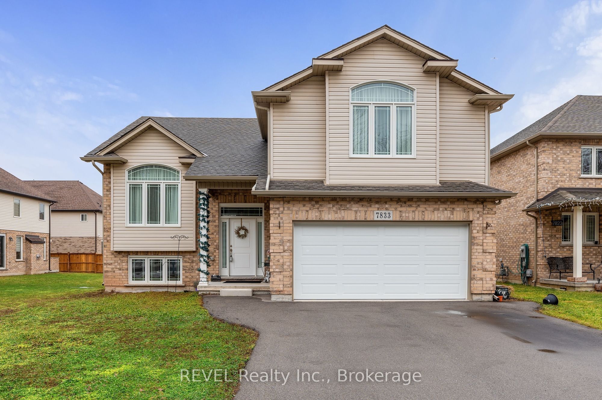 7833 Oldfield Road Property Photo 1