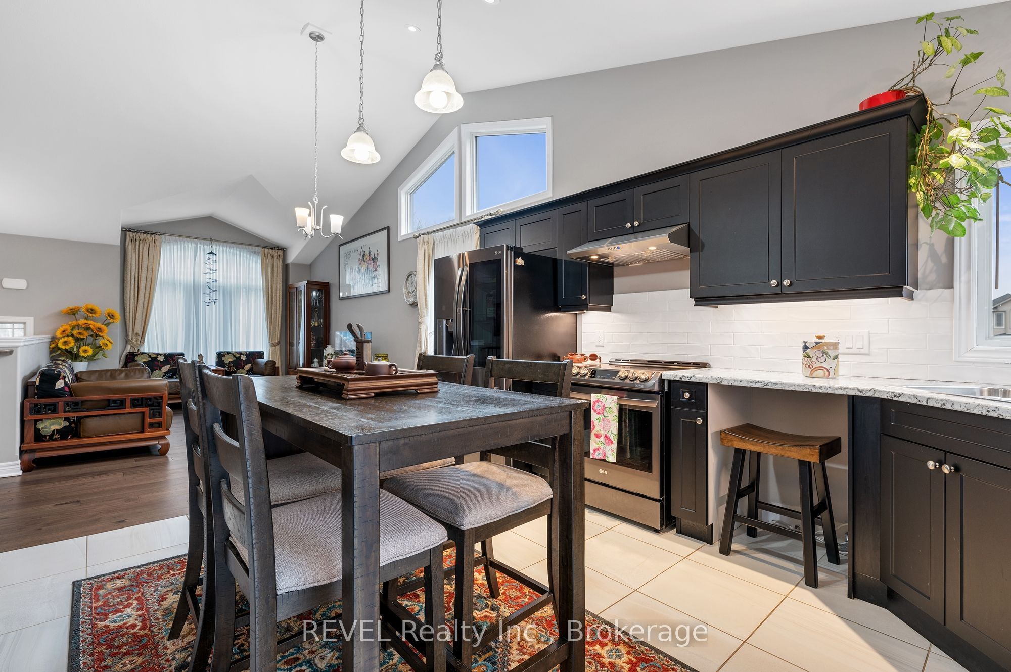 7833 Oldfield Road Property Photo 4