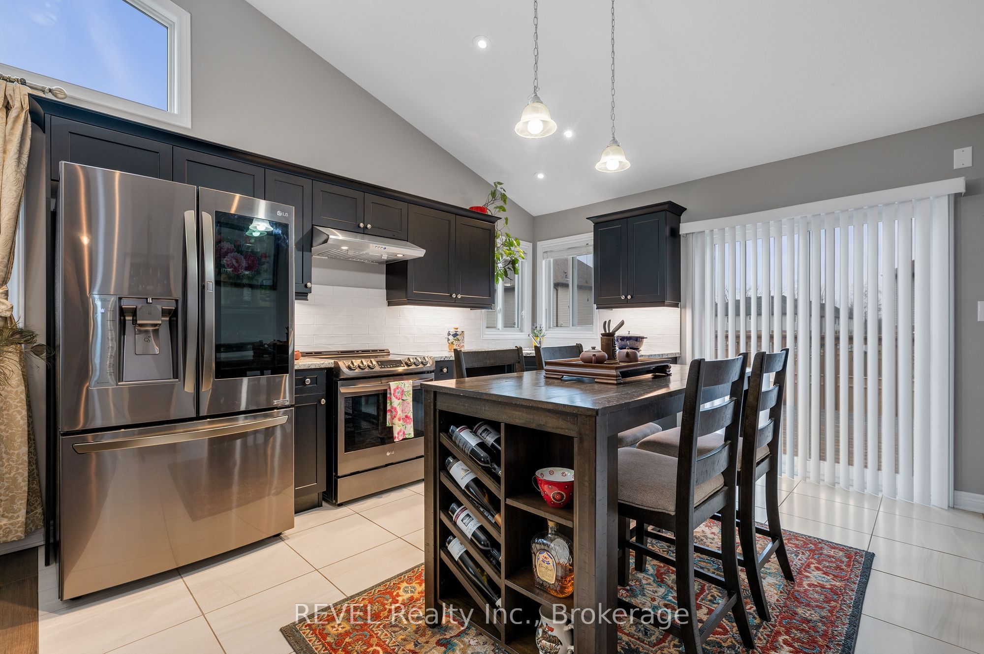 7833 Oldfield Road Property Photo 5