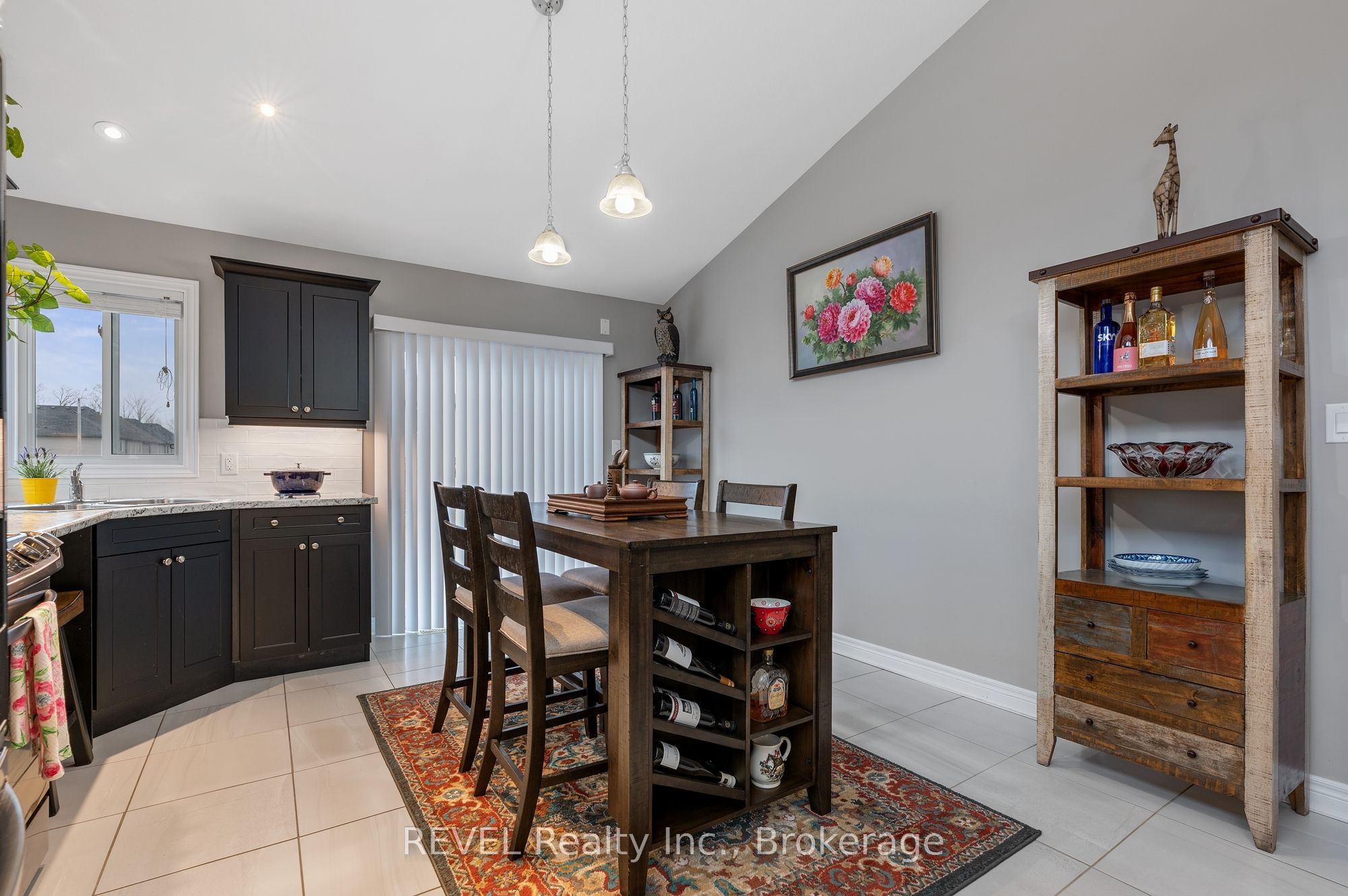 7833 Oldfield Road Property Photo 6