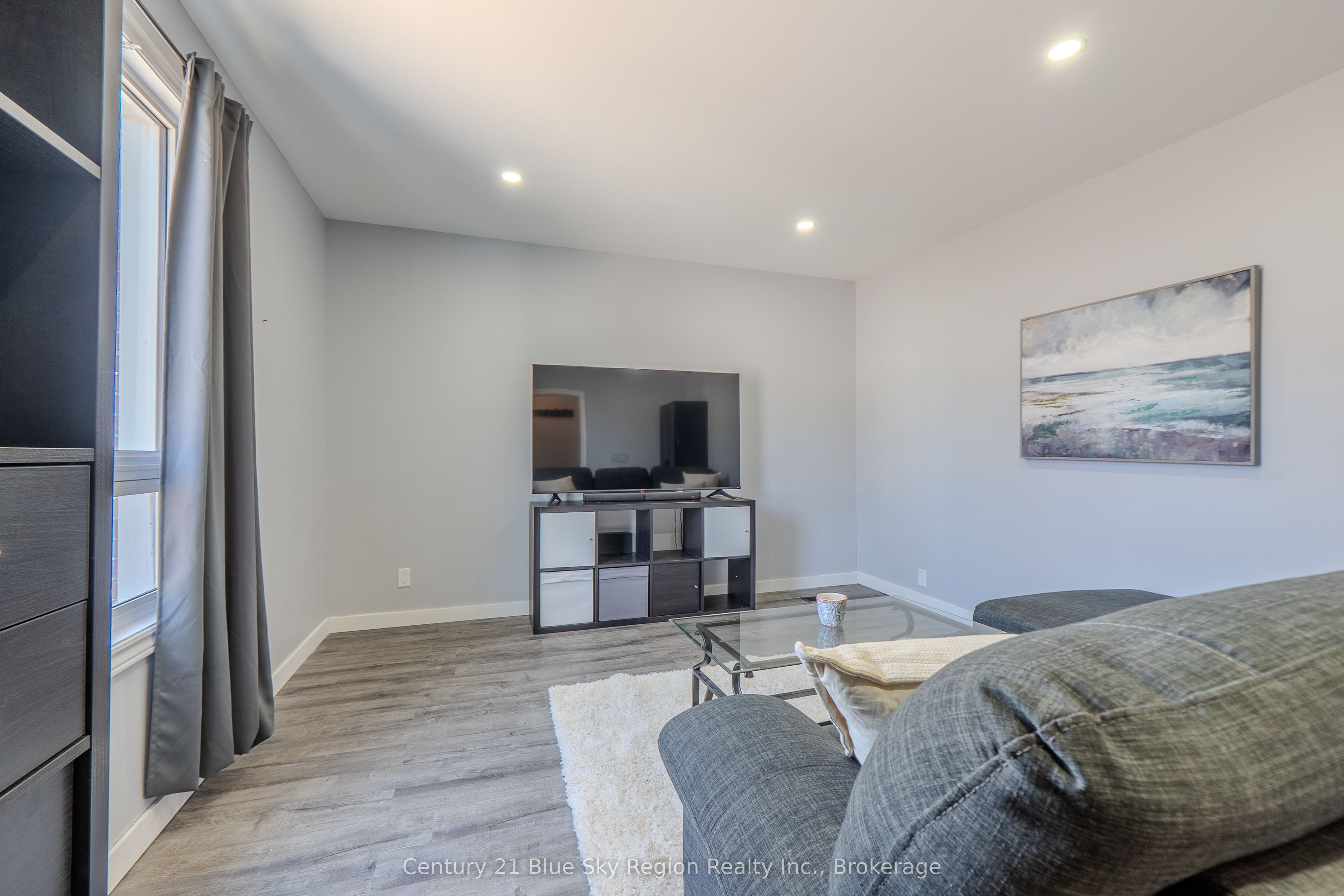 647 Douglas Street Property Photo 3