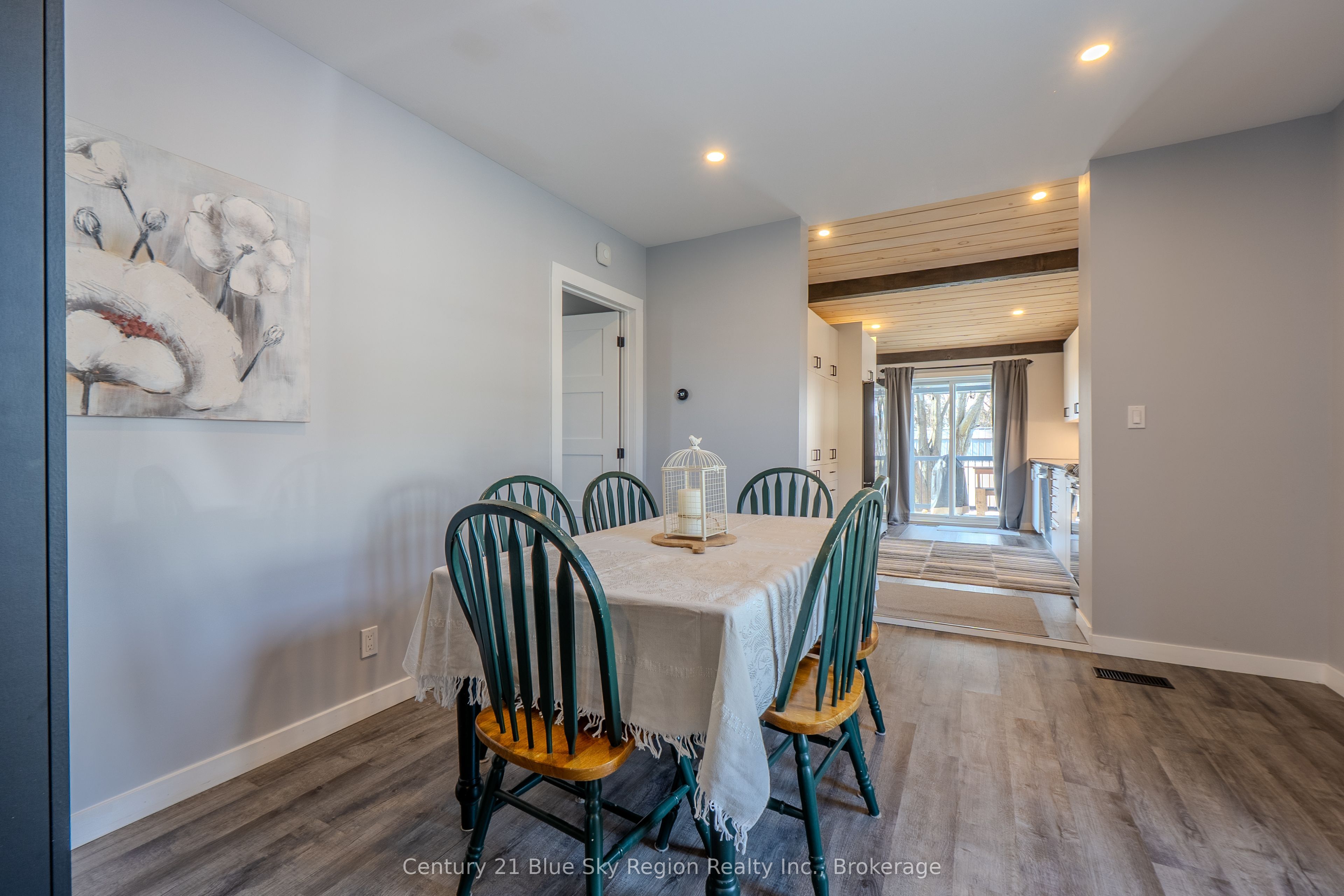 647 Douglas Street Property Photo 6