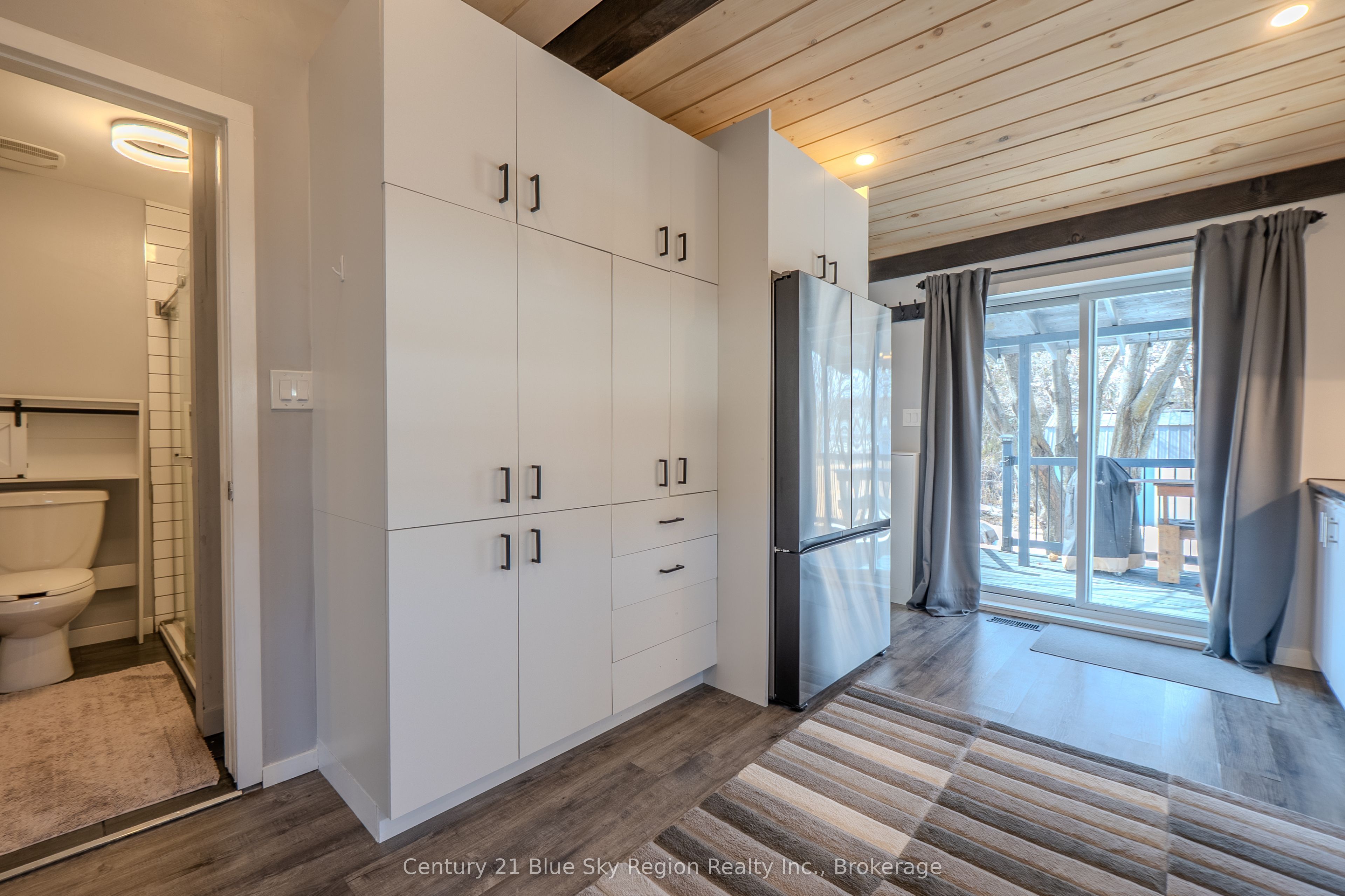647 Douglas Street Property Photo 10