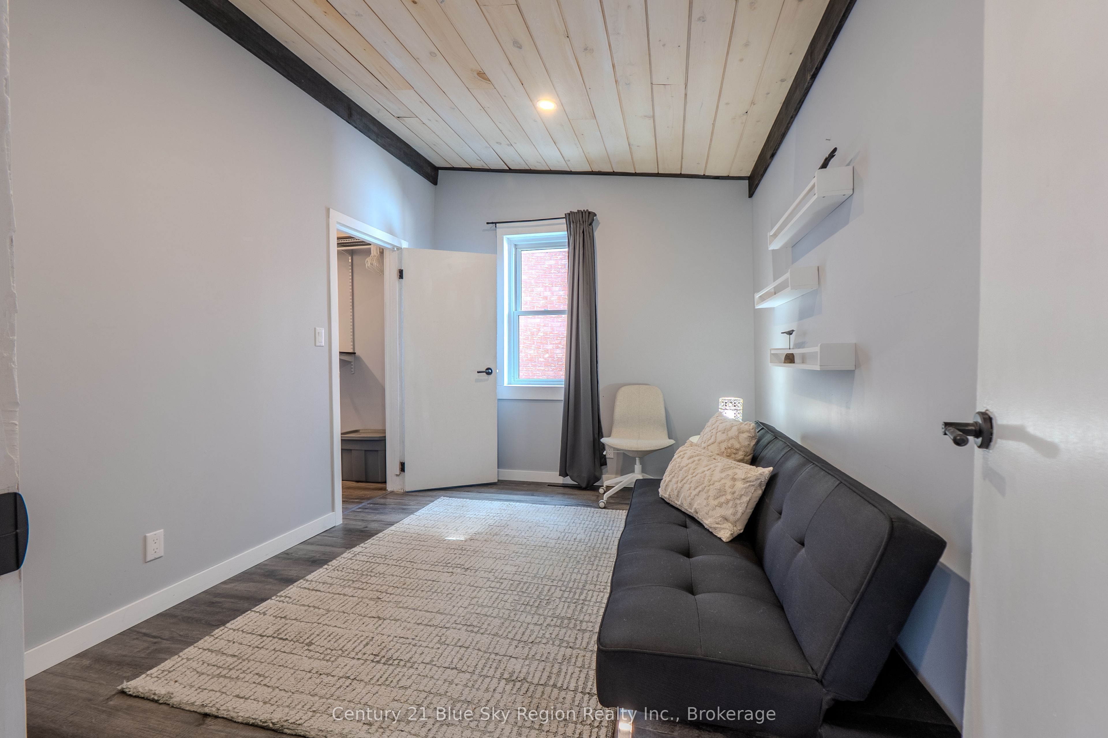 647 Douglas Street Property Photo 16