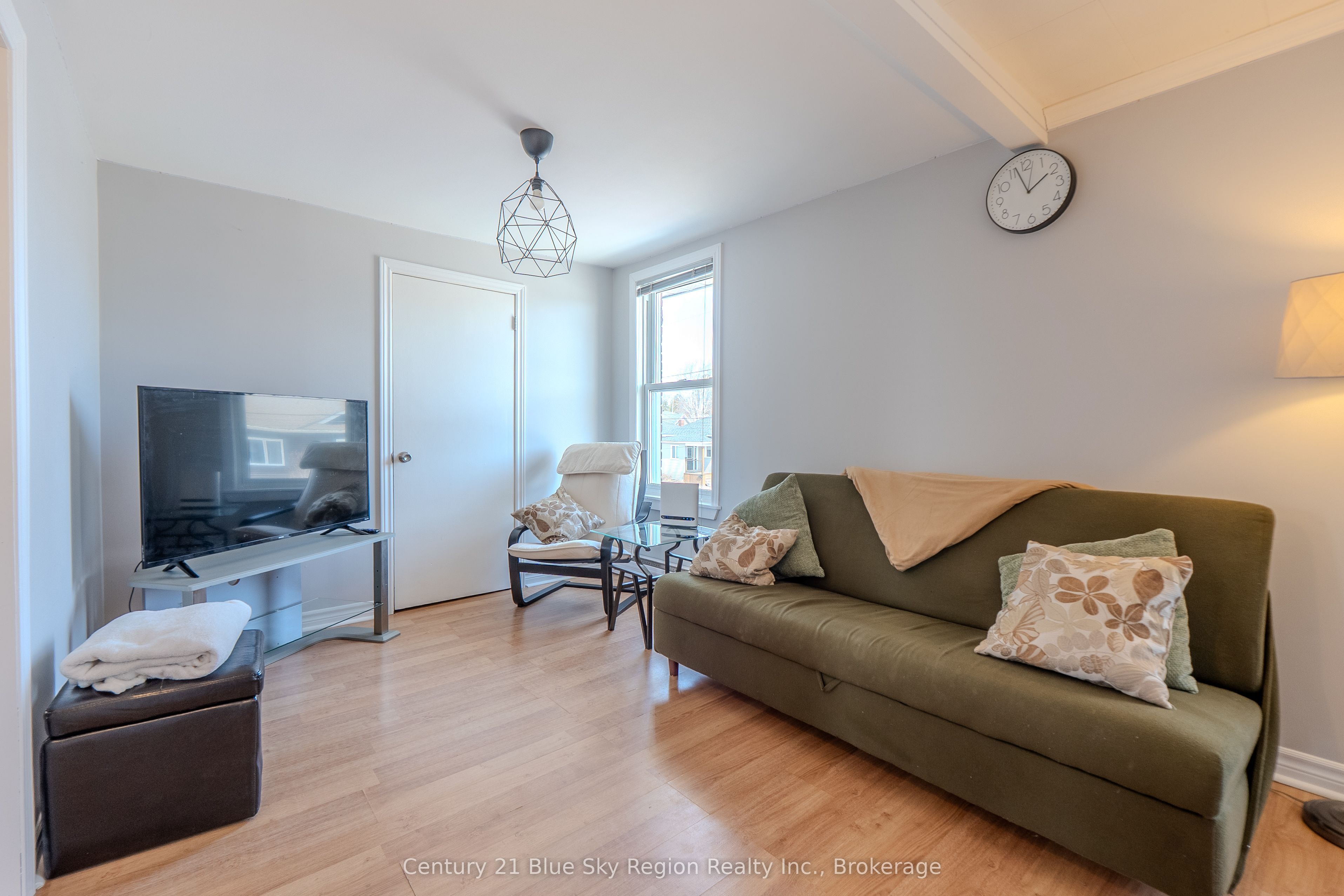 647 Douglas Street Property Photo 25