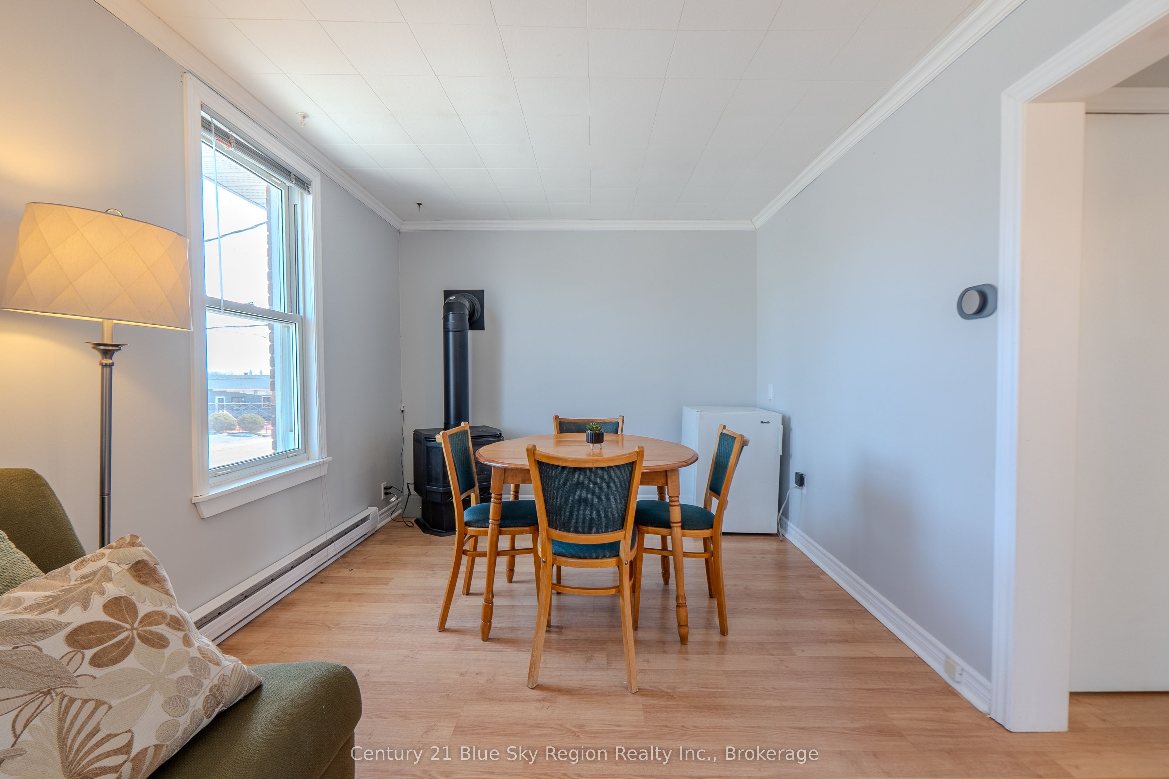 647 Douglas Street Property Photo 27