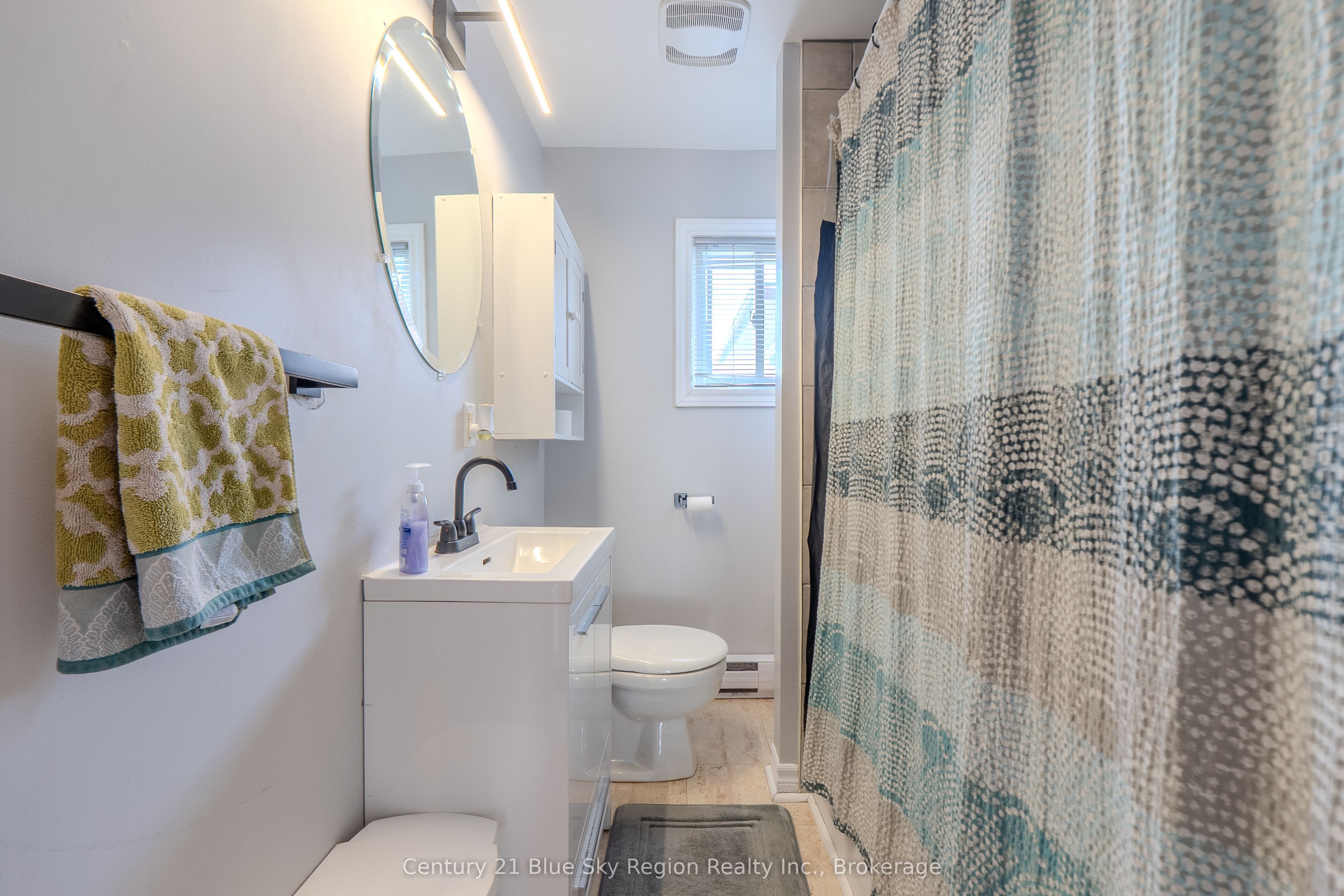 647 Douglas Street Property Photo 28
