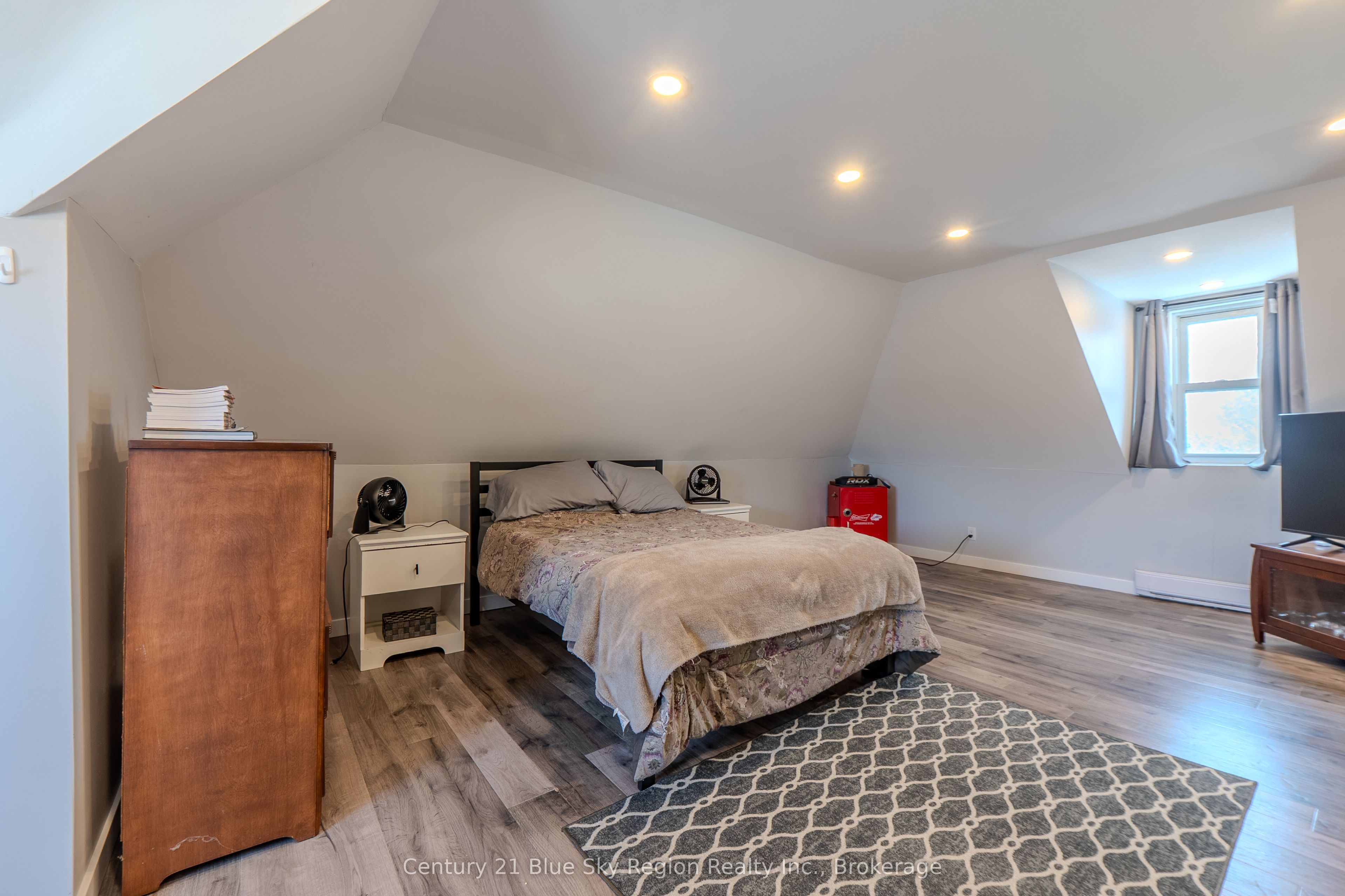647 Douglas Street Property Photo 29