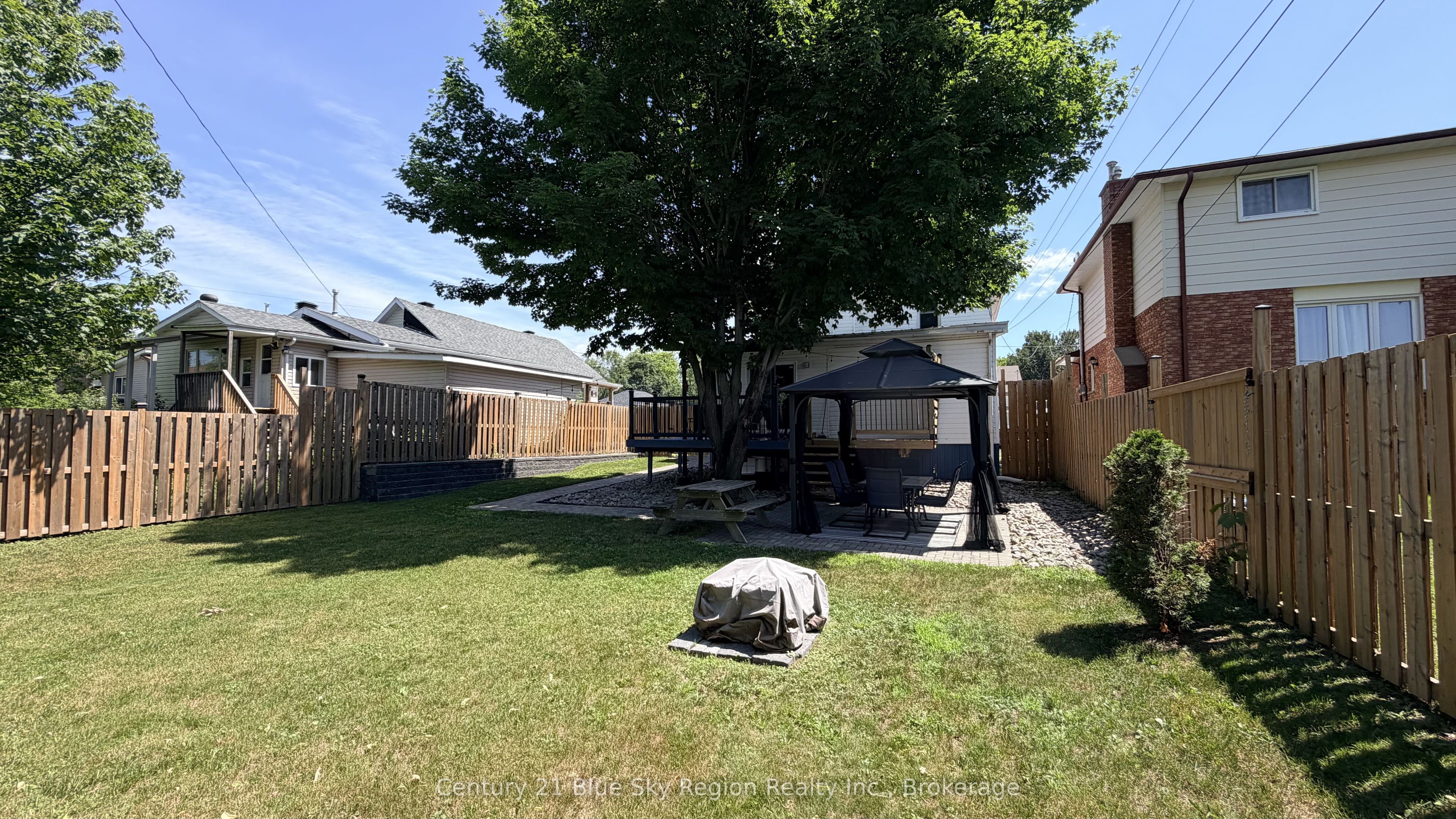 647 Douglas Street Property Photo 33