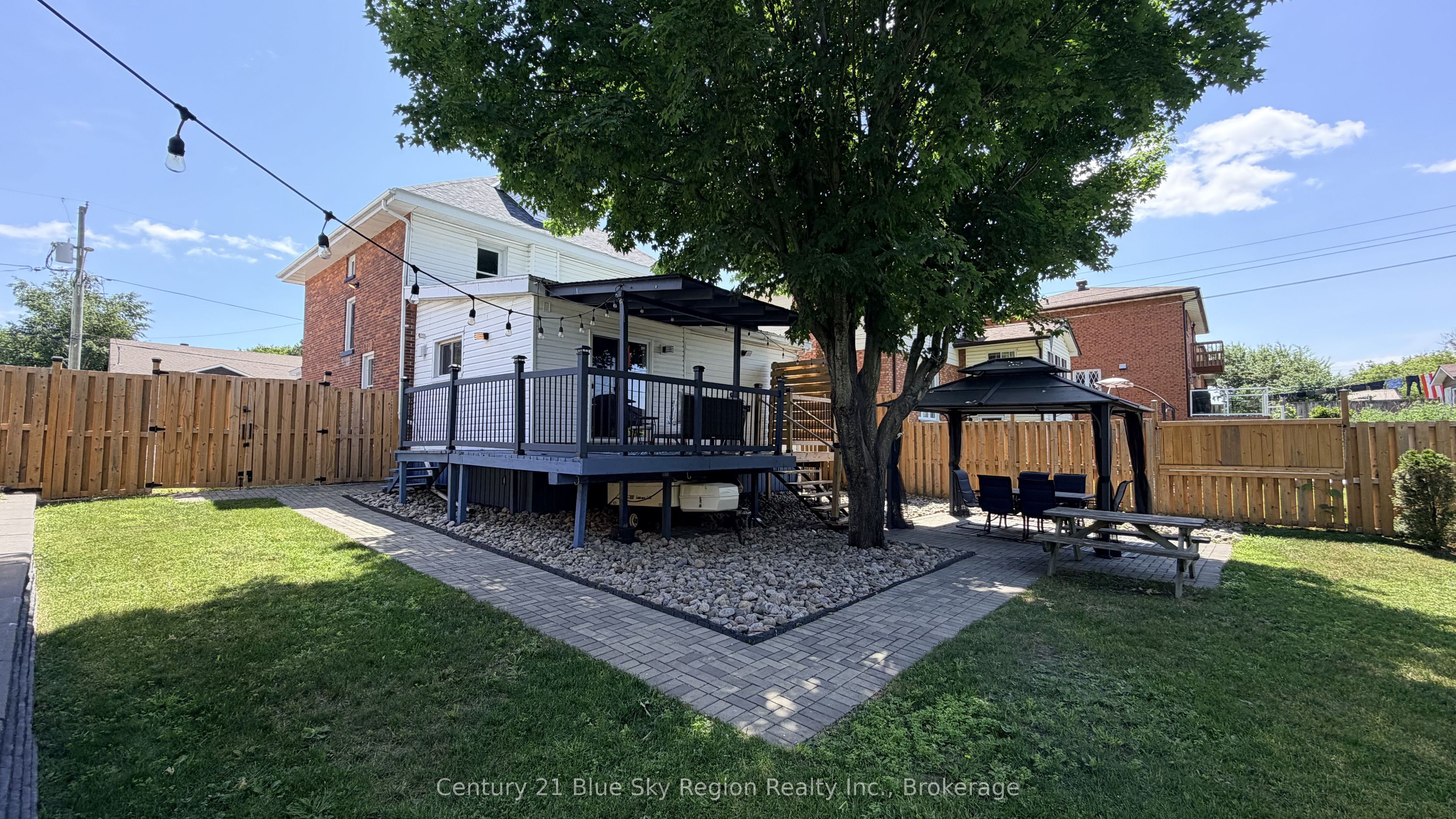 647 Douglas Street Property Photo 35