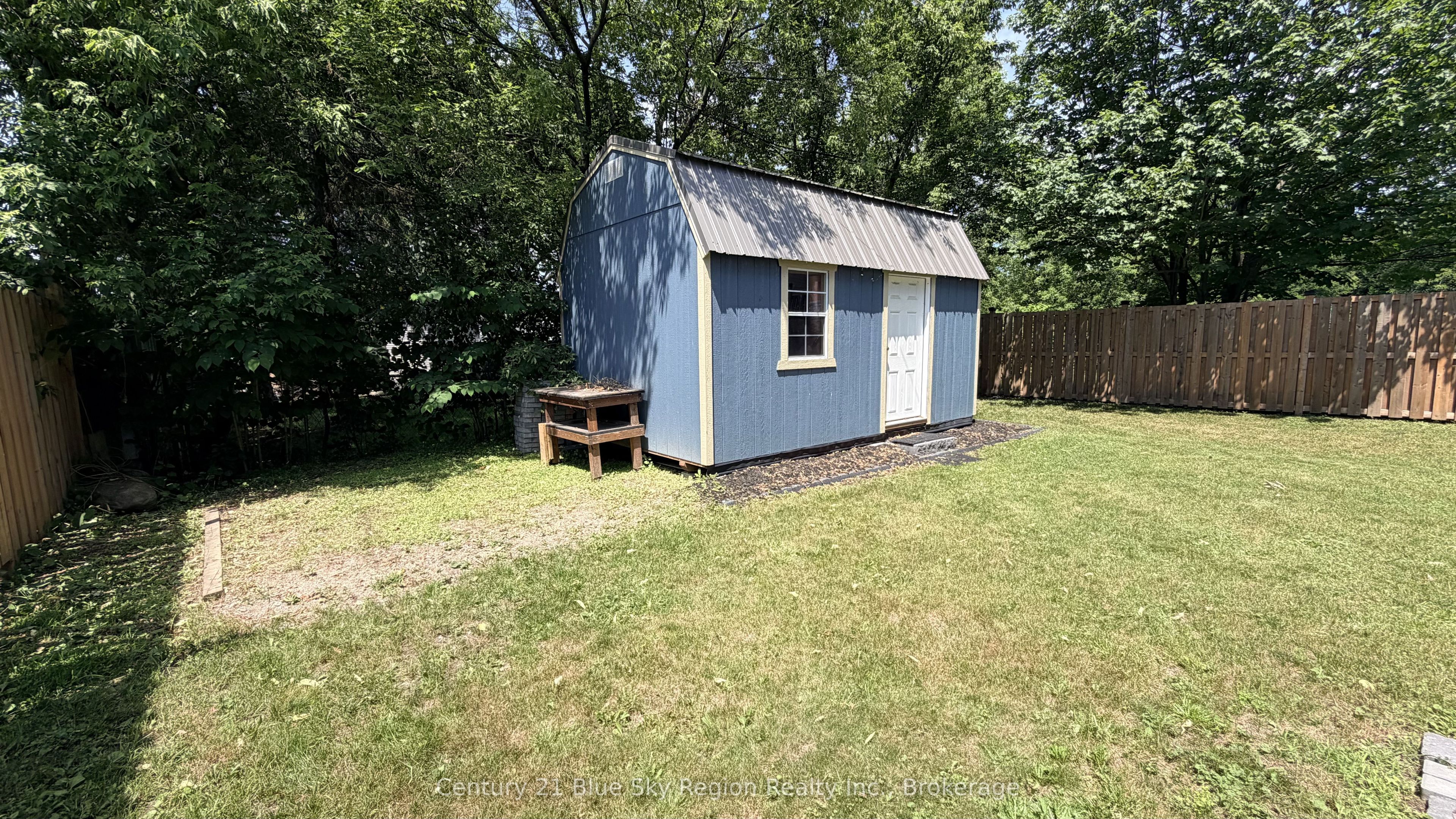647 Douglas Street Property Photo 38