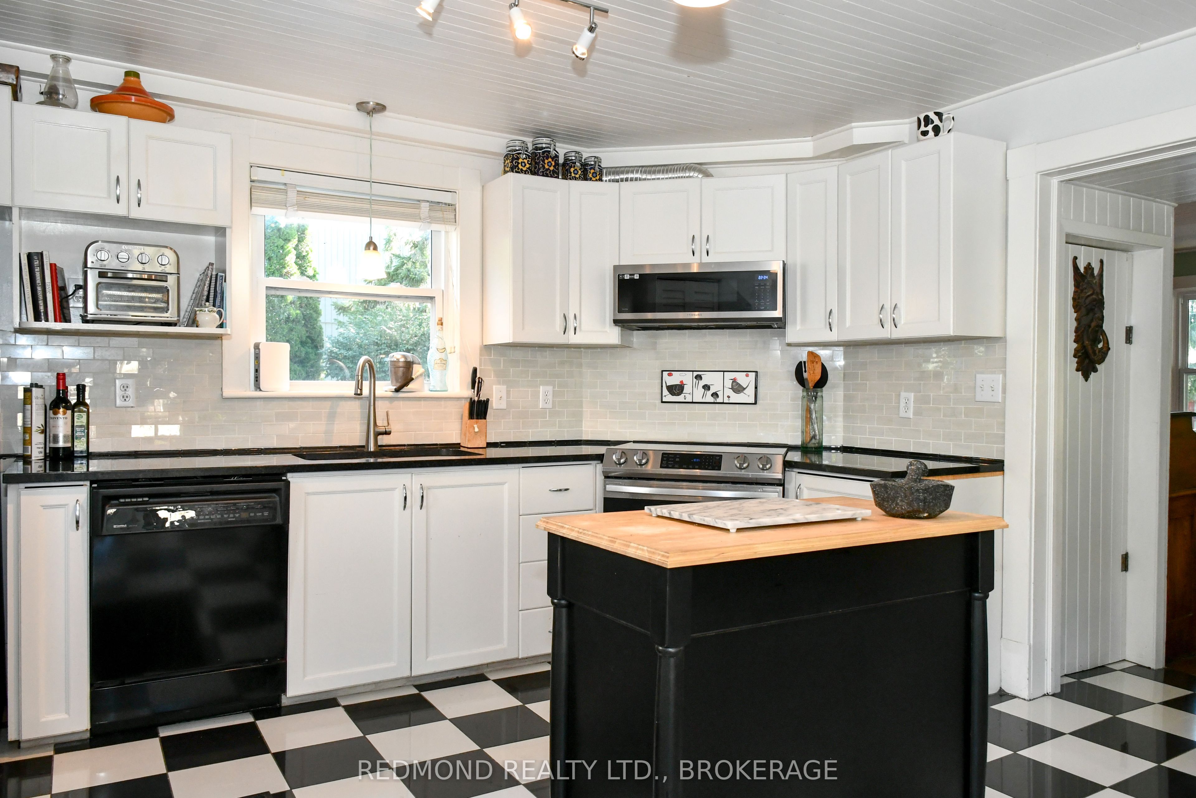 200 South Street Property Photo 11