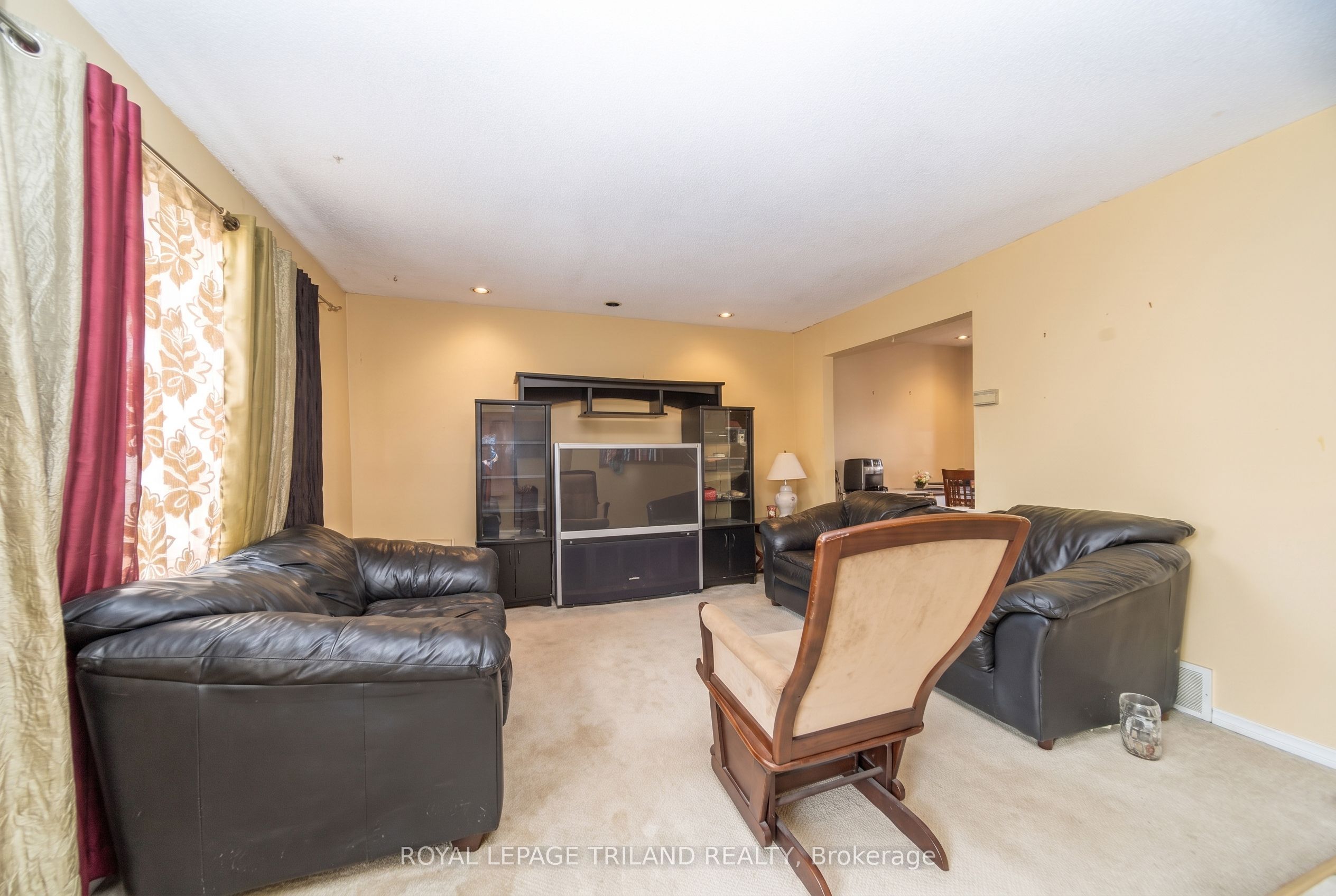 220 Admiral Drive Property Photo 8