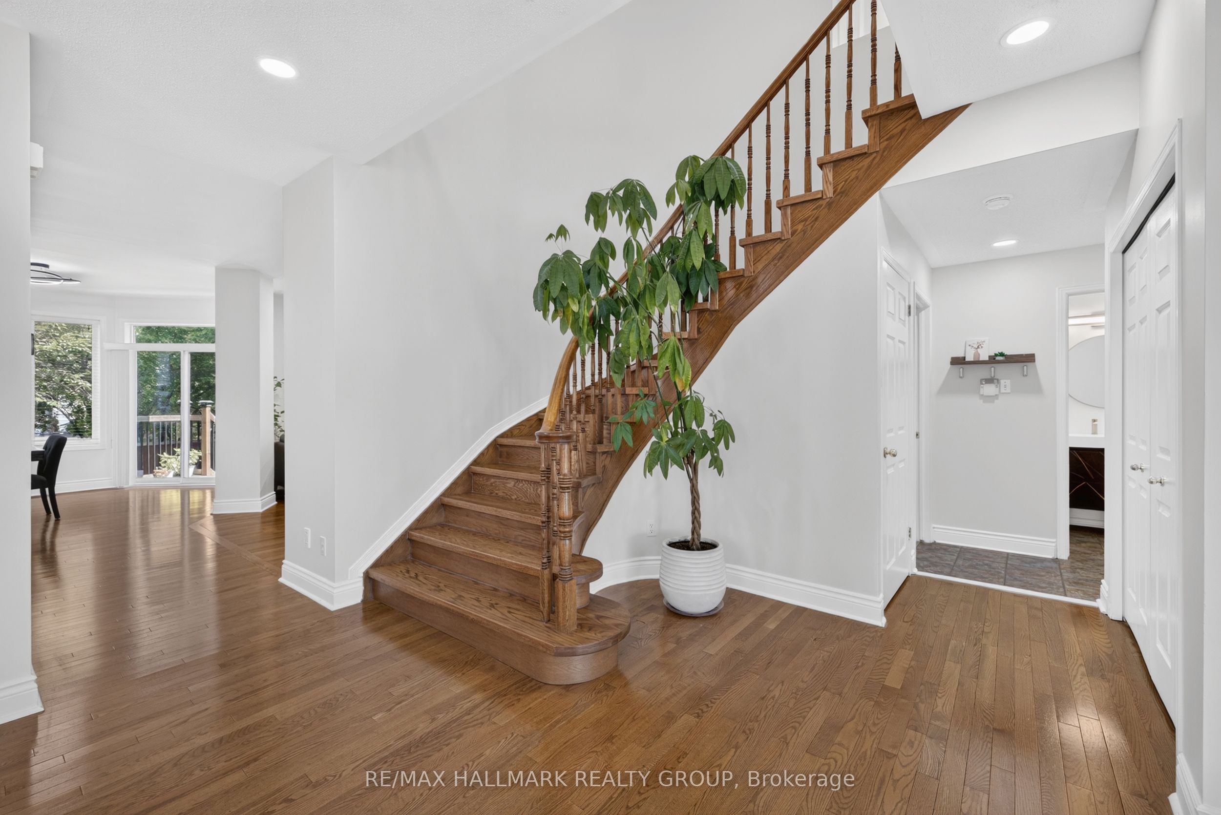 42 Glenrill Place S Property Photo 8